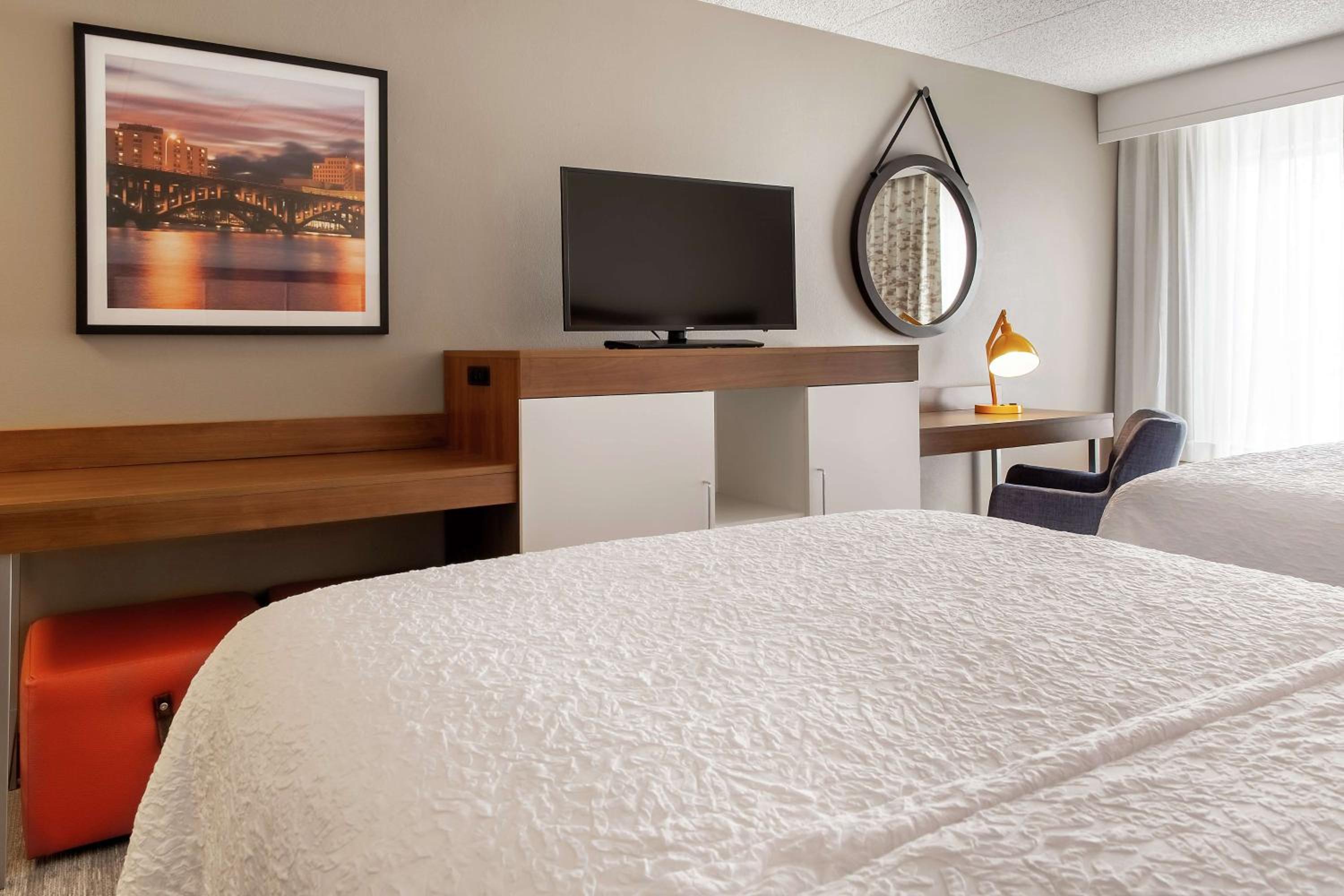 Rockford Vacations - Hampton Inn Rockford - Property Image 1
