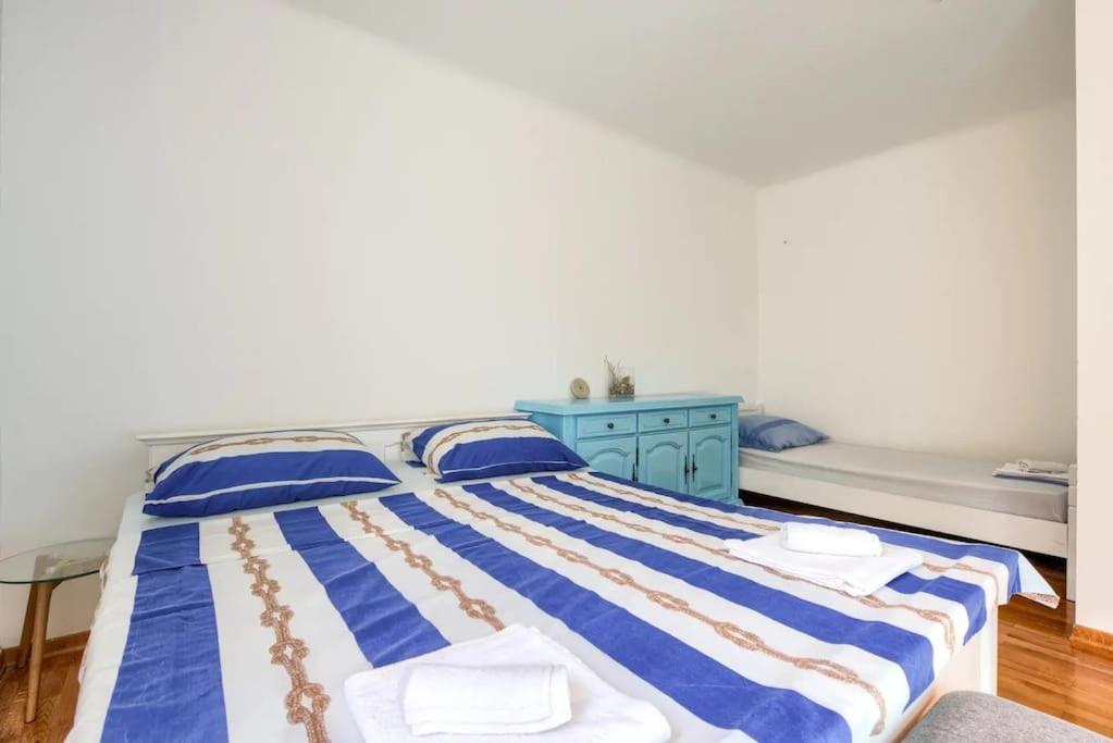 Apartment Mila - 15m from the sea photo 4