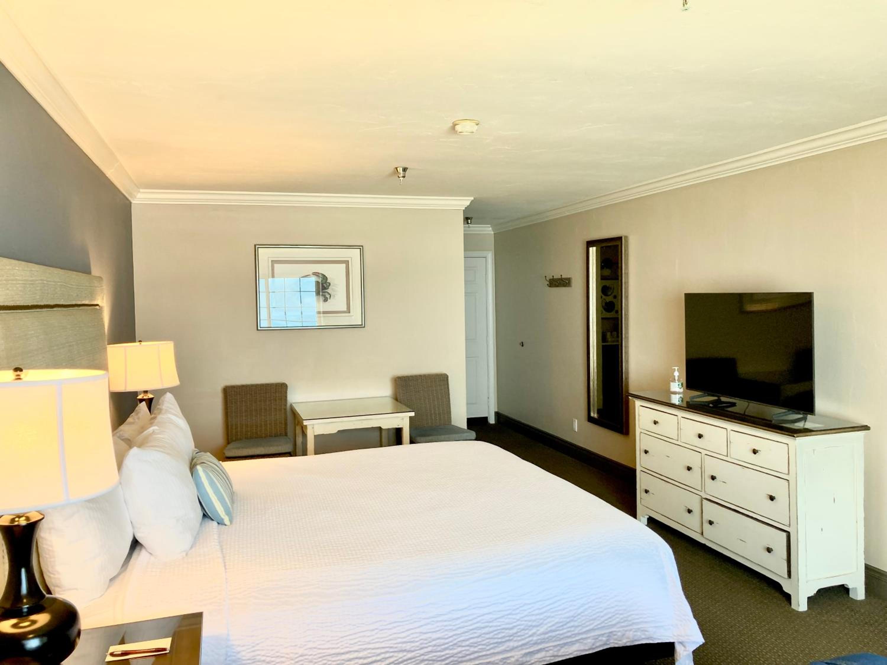 Sand Pebbles Inn