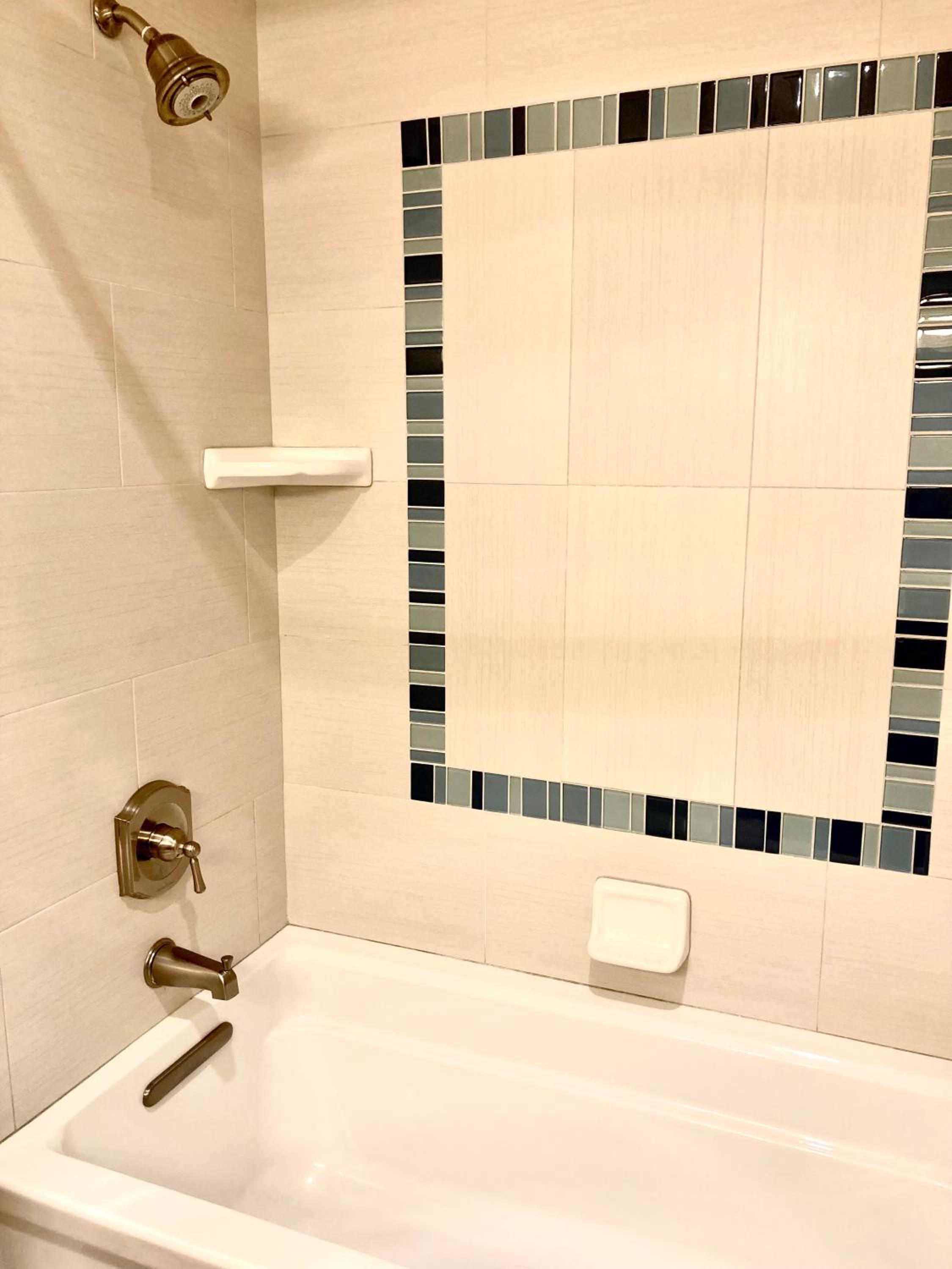 Sand Pebbles Inn