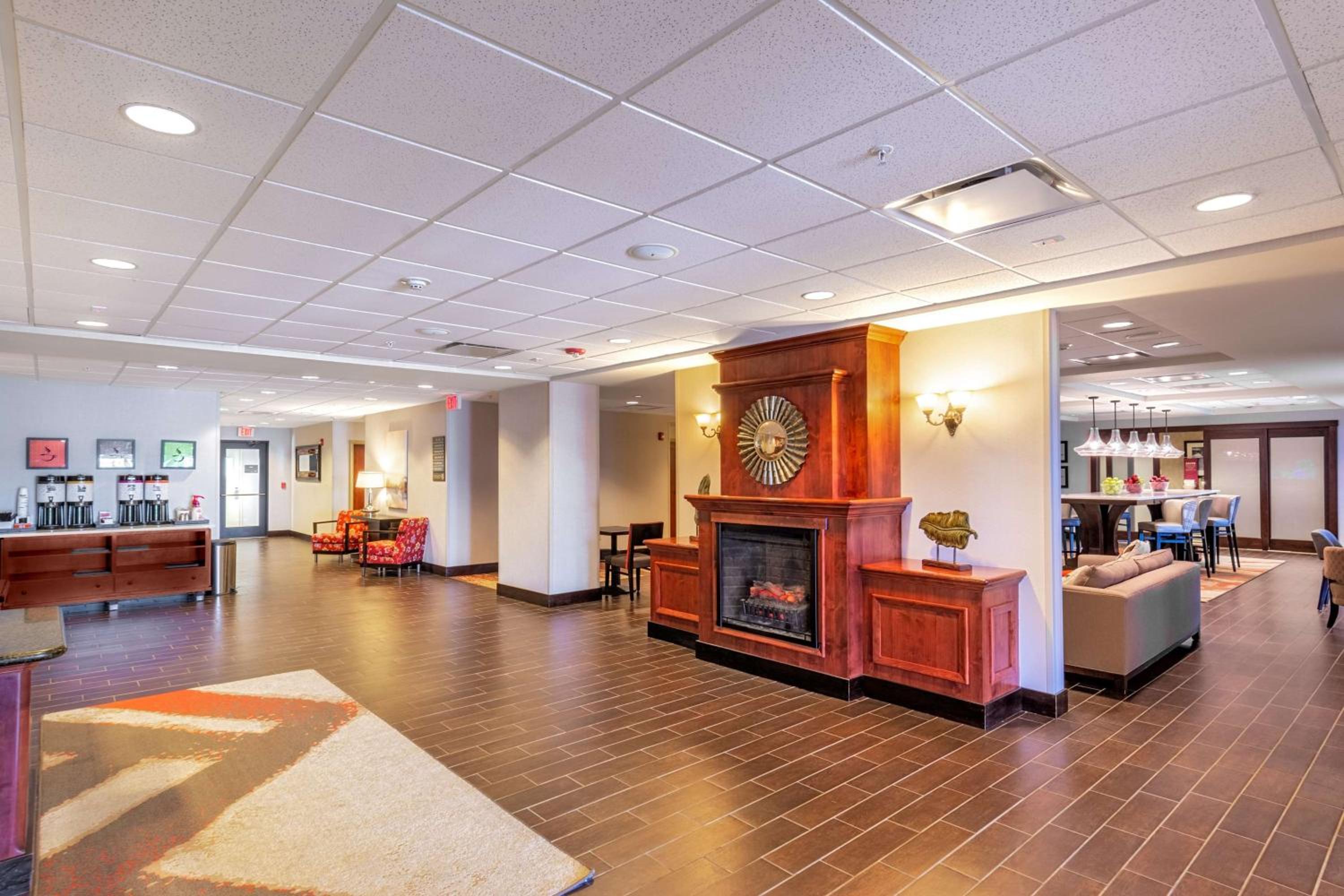 Rawlins Vacations - Hampton Inn Rawlins - Property Image 2