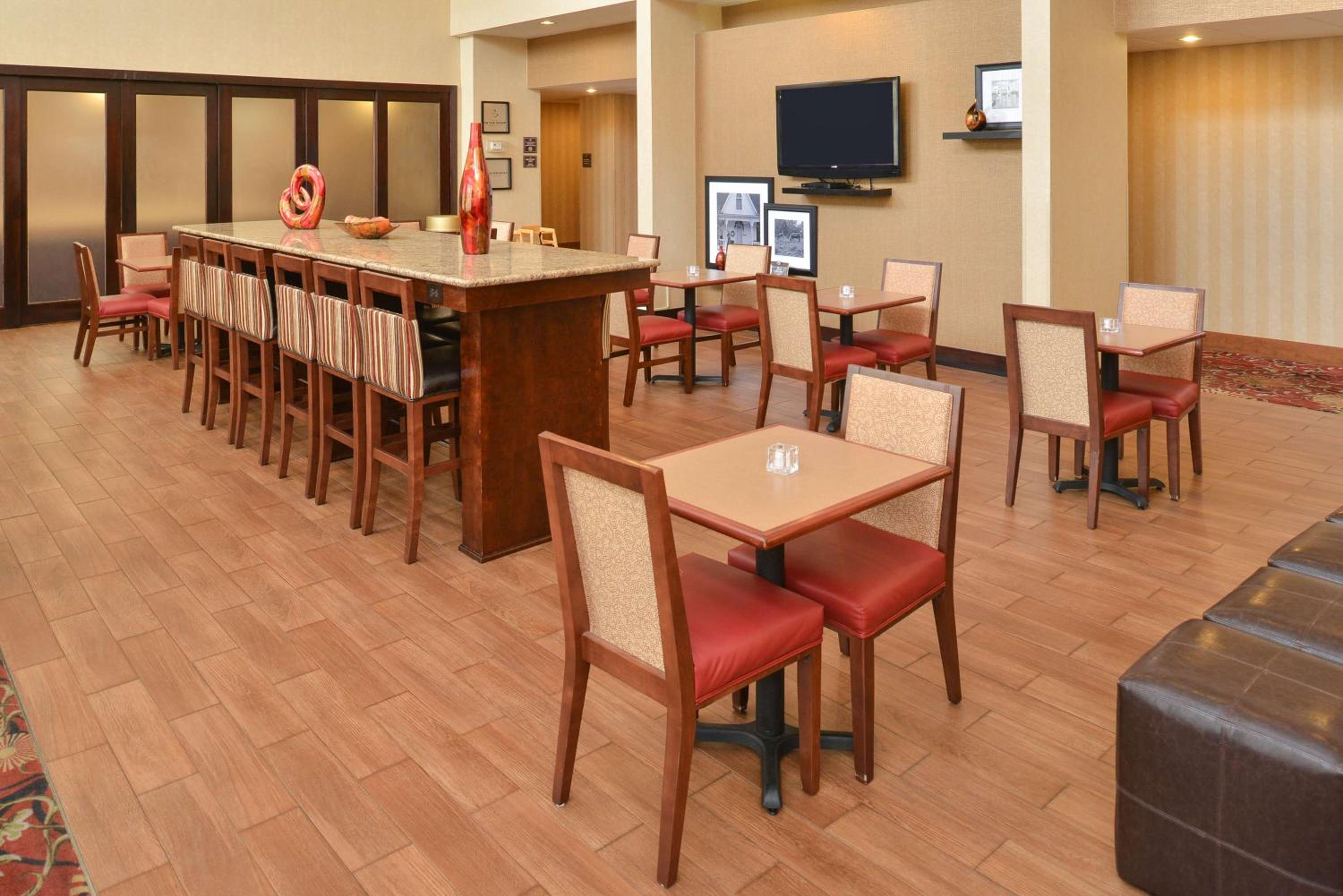 Selma Vacations - Hampton Inn Selma - Property Image 3