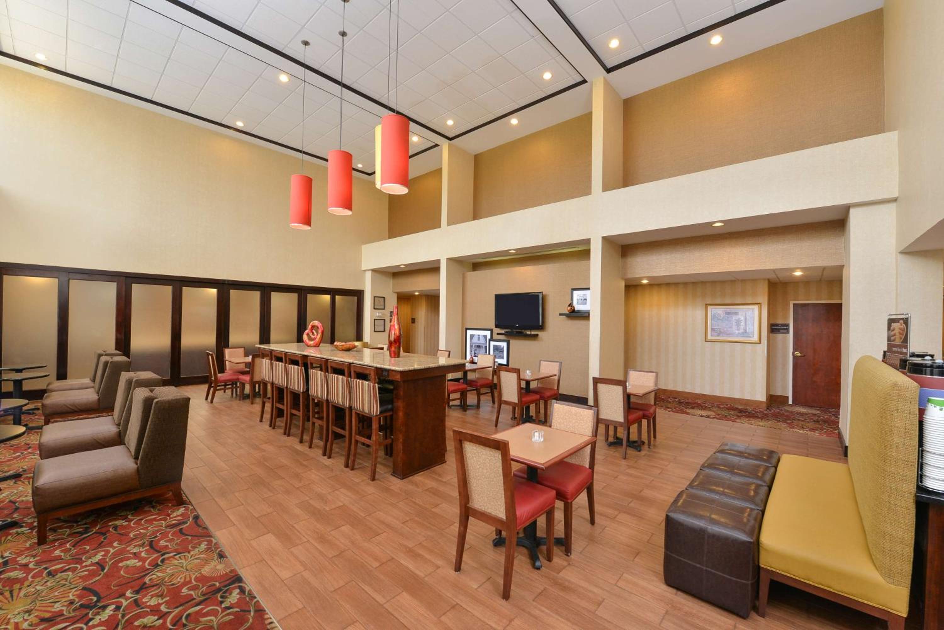 Selma Vacations - Hampton Inn Selma - Property Image 8