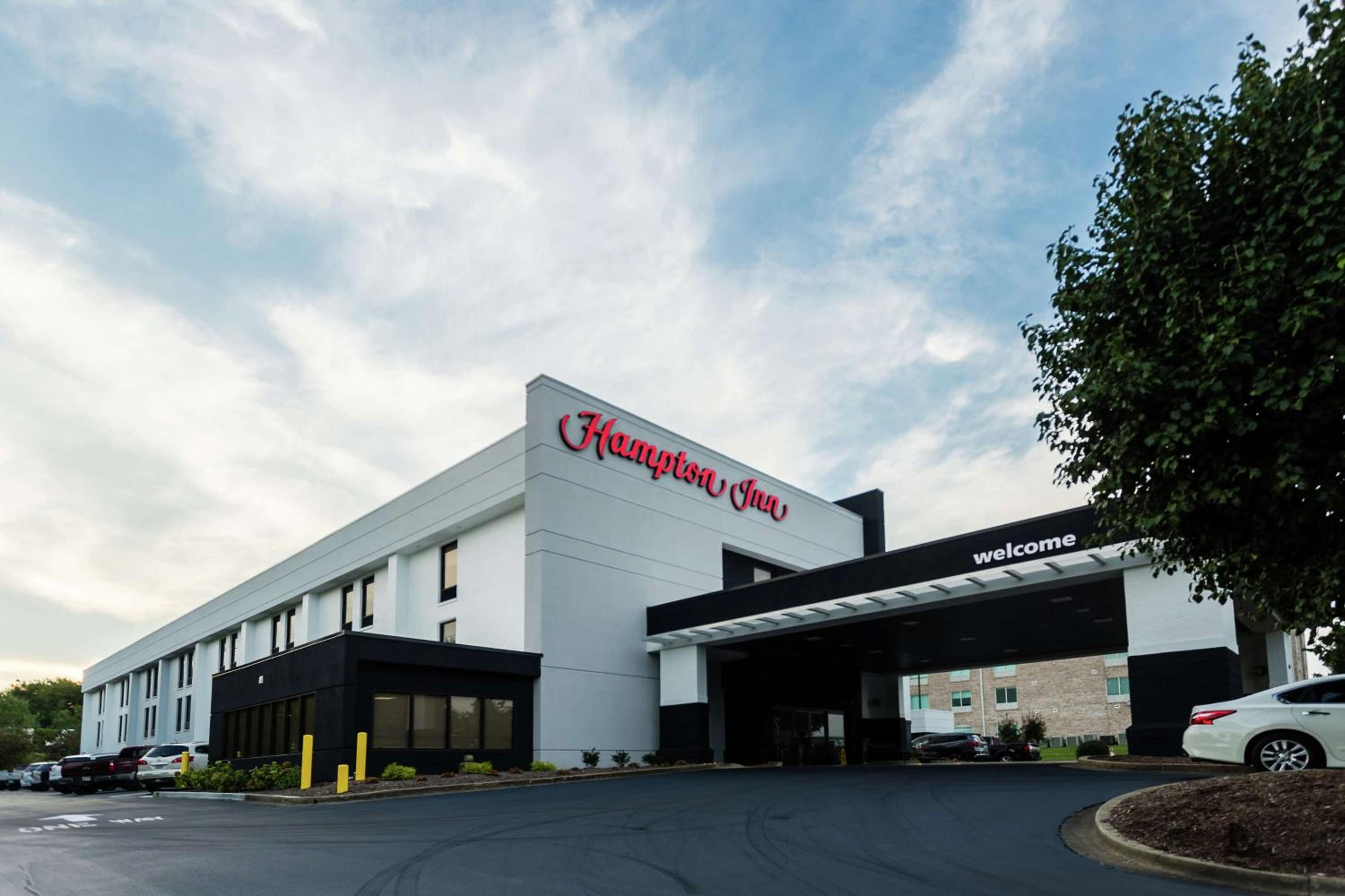 Somerset Vacations - Hampton Inn Somerset - Property Image 1