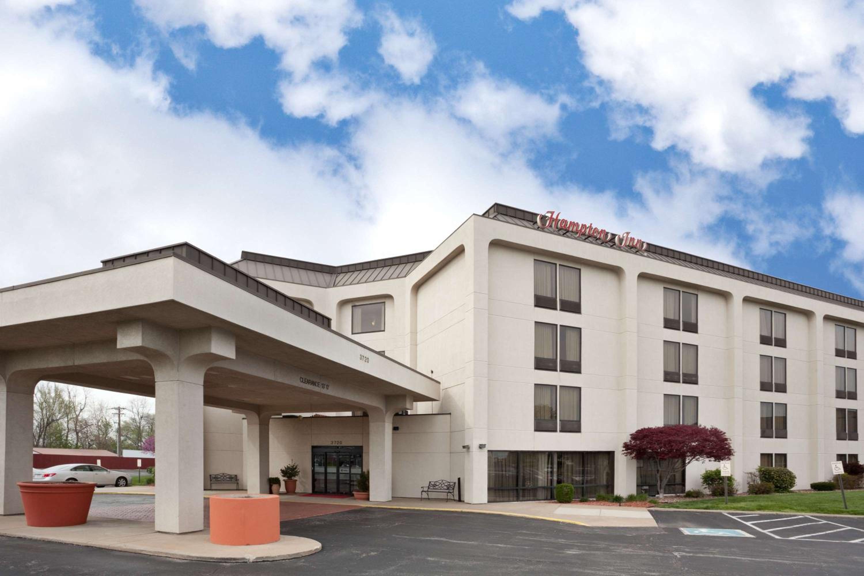 St. Charles Vacations - Hampton Inn St Charles St Peters - Property Image 3