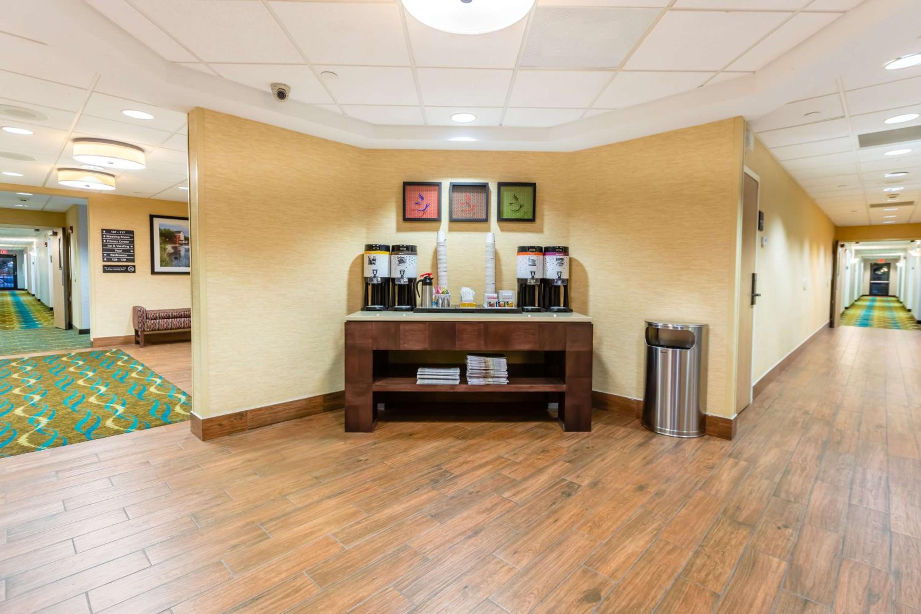 St Louis Vacations - Hampton Inn St Charles St Peters - Property Image 2