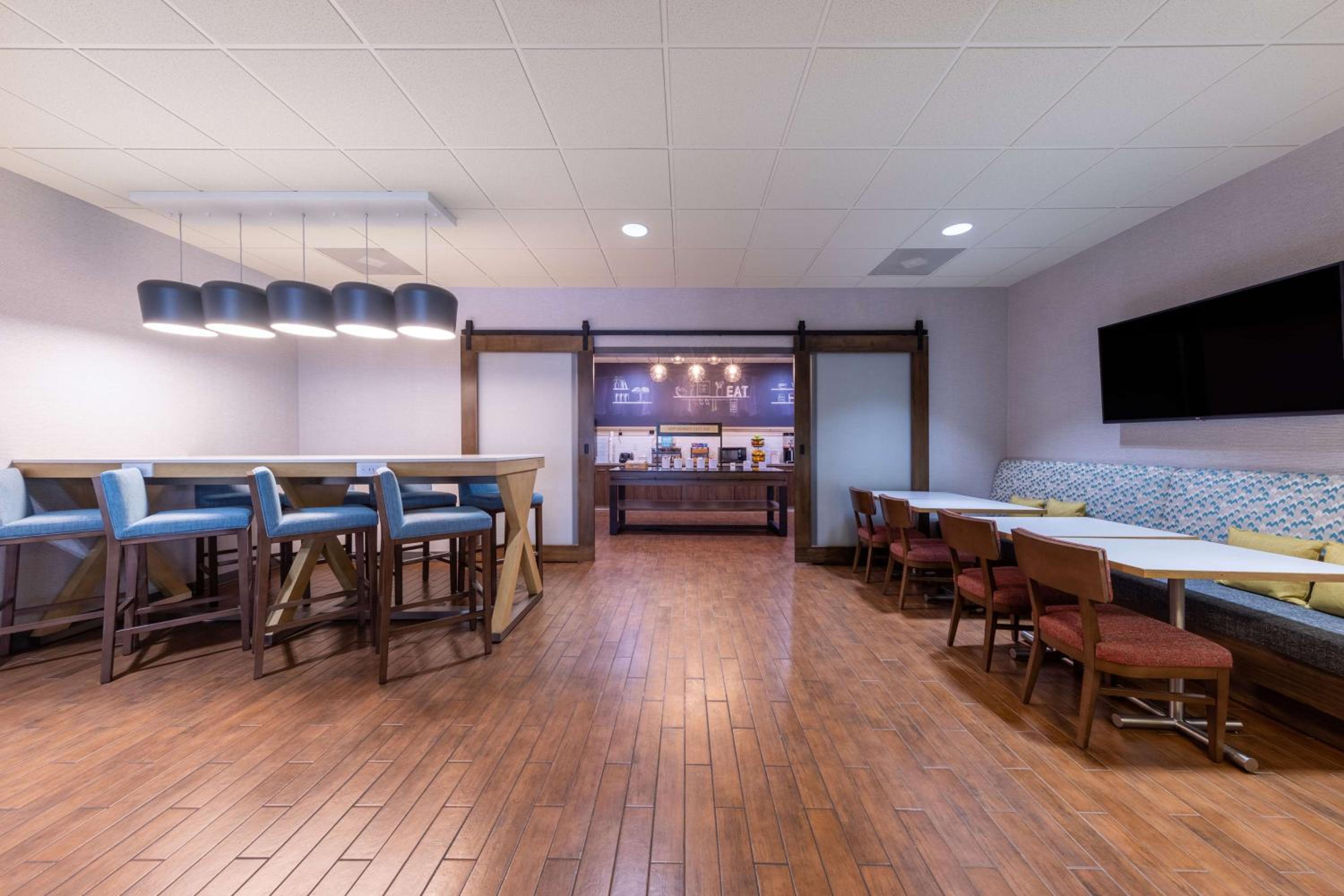 Hampton Inn Saint Robert - Property Image 6