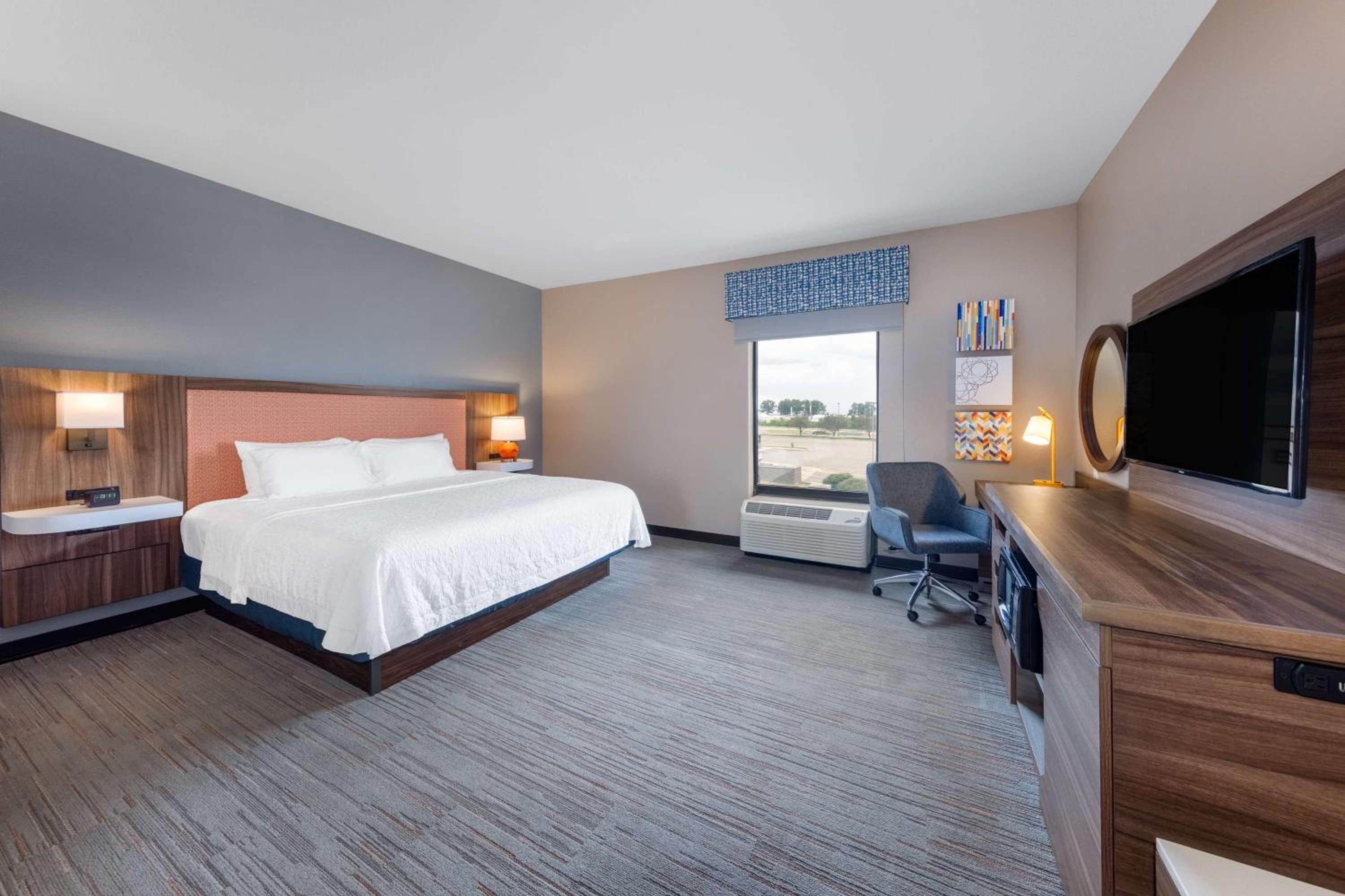 Hampton Inn Saint Robert - Property Image 9