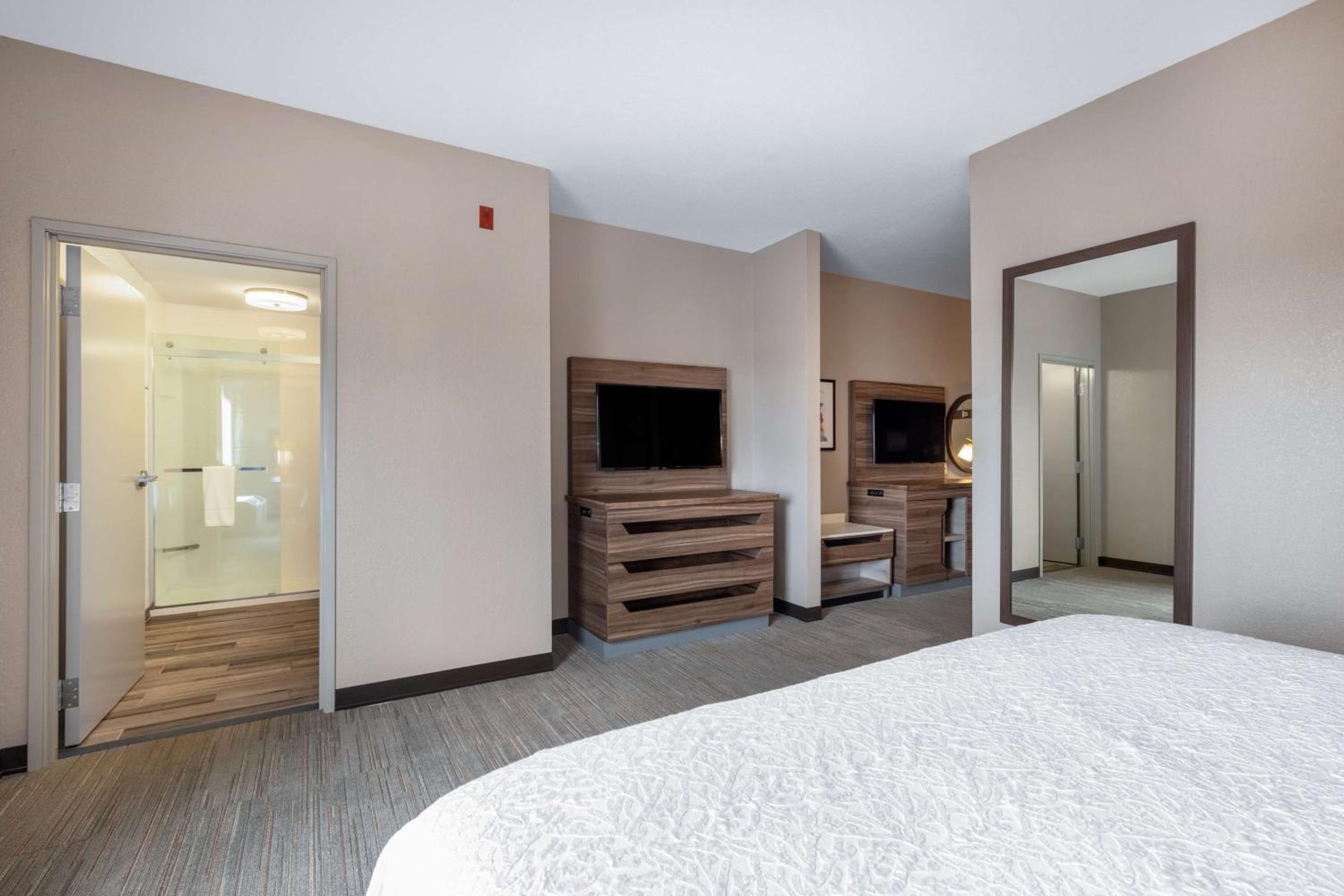 Hampton Inn Saint Robert - Property Image 33