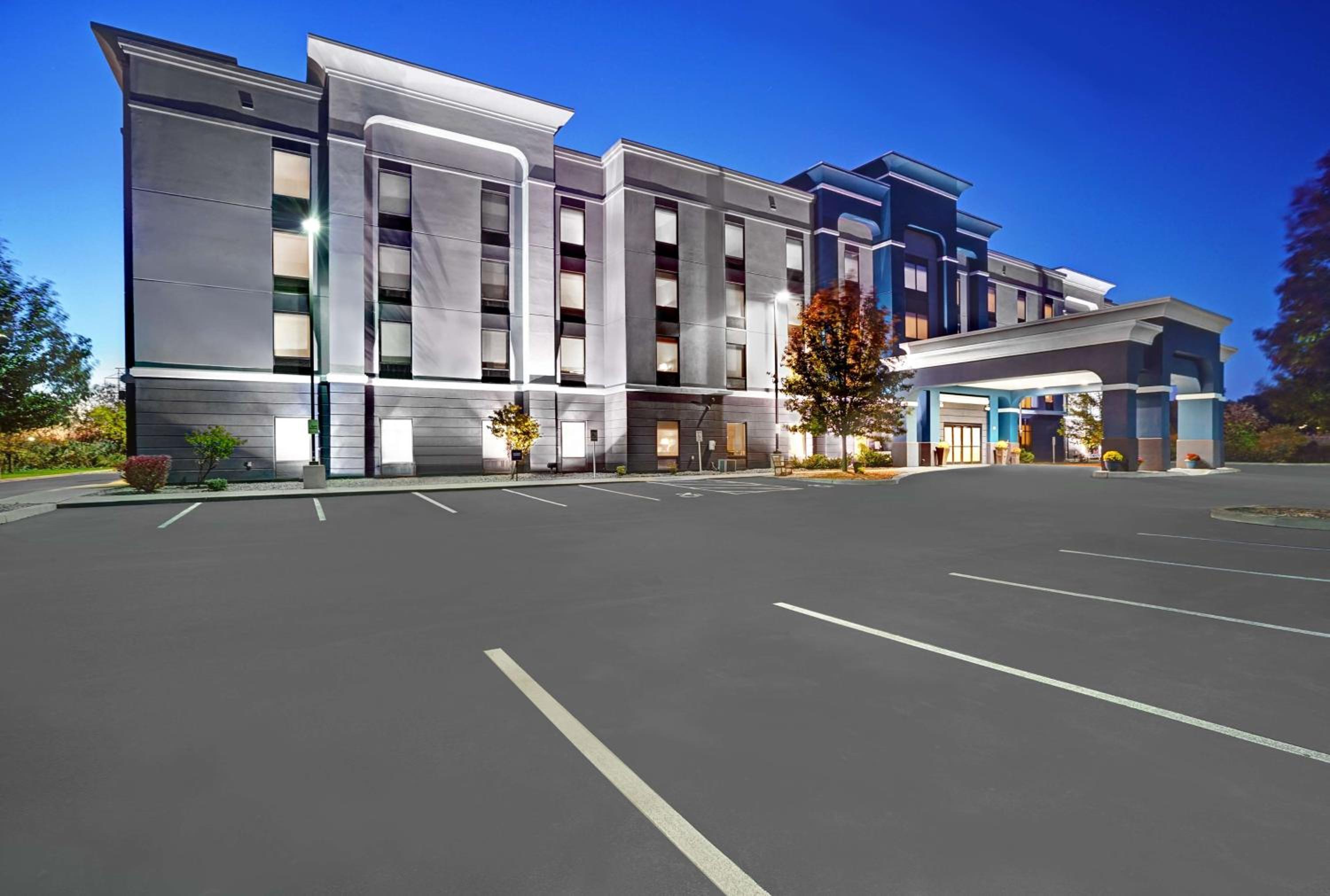 Hotel Hampton Inn & Suites by Hilton Syracuse Dewitt - Image 1