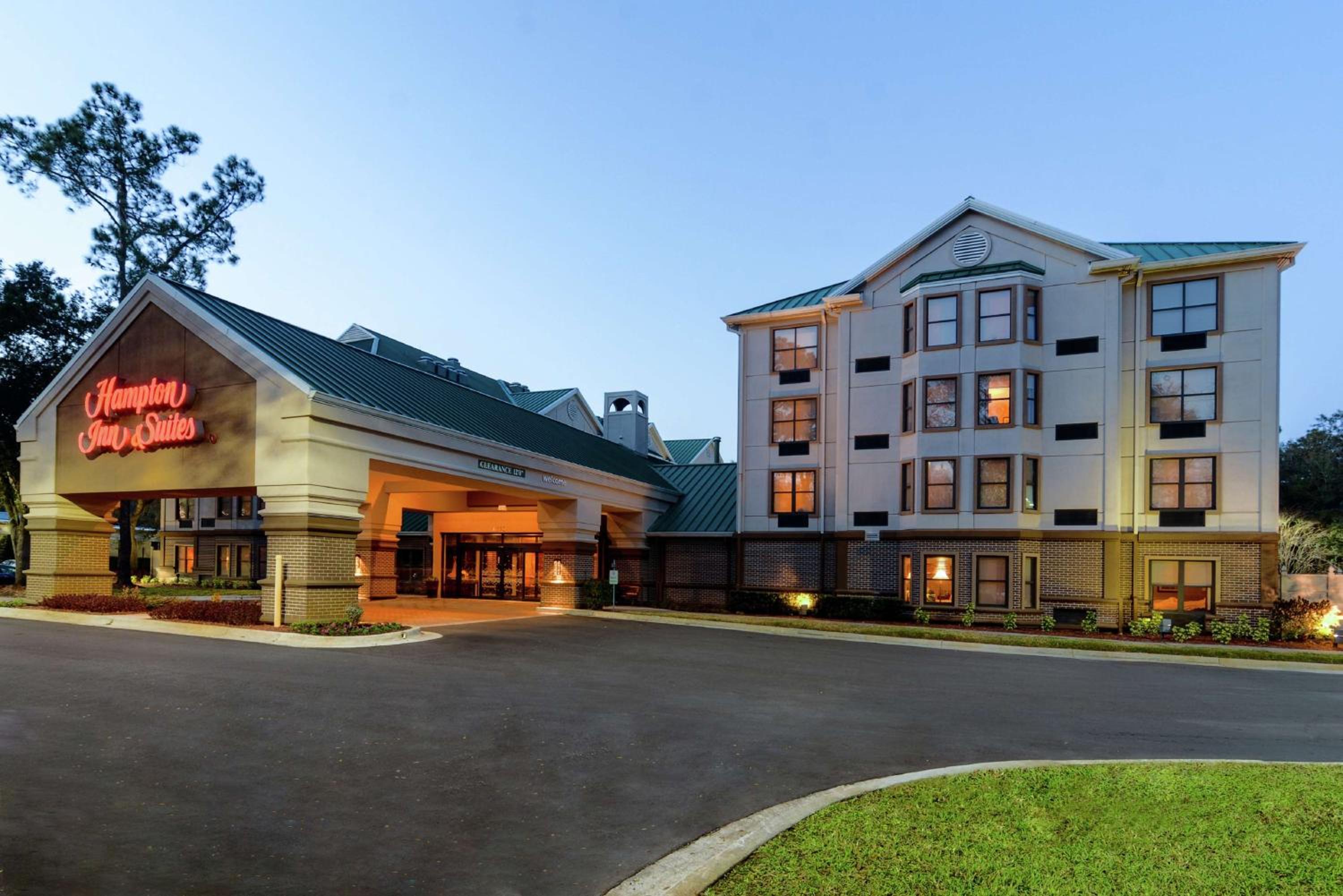 Tampa Bay Area Vacations - Hampton Inn  Suites Tampa-North - Property Image 1
