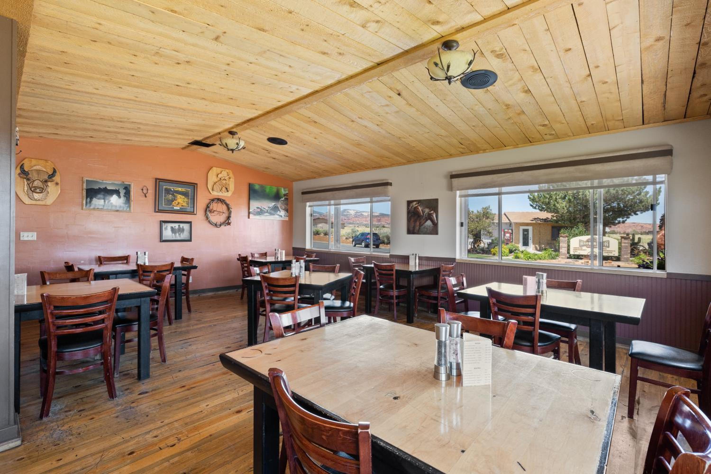 Broken Spur Inn & Steakhouse