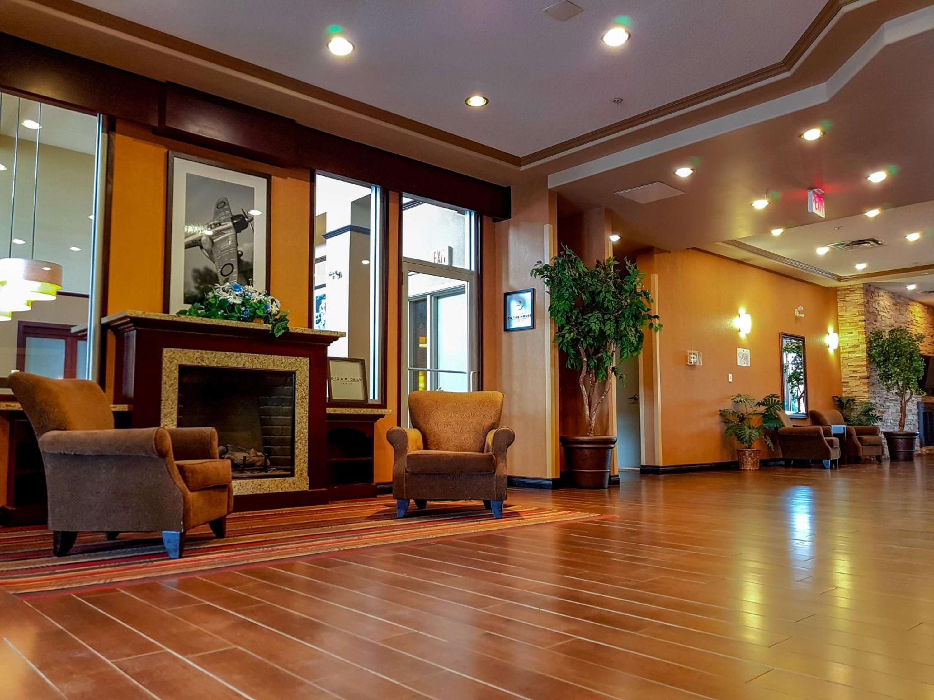 Leduc Vacations - Hampton Inn  Suites by Hilton Edmonton International Airport - Property Image 2