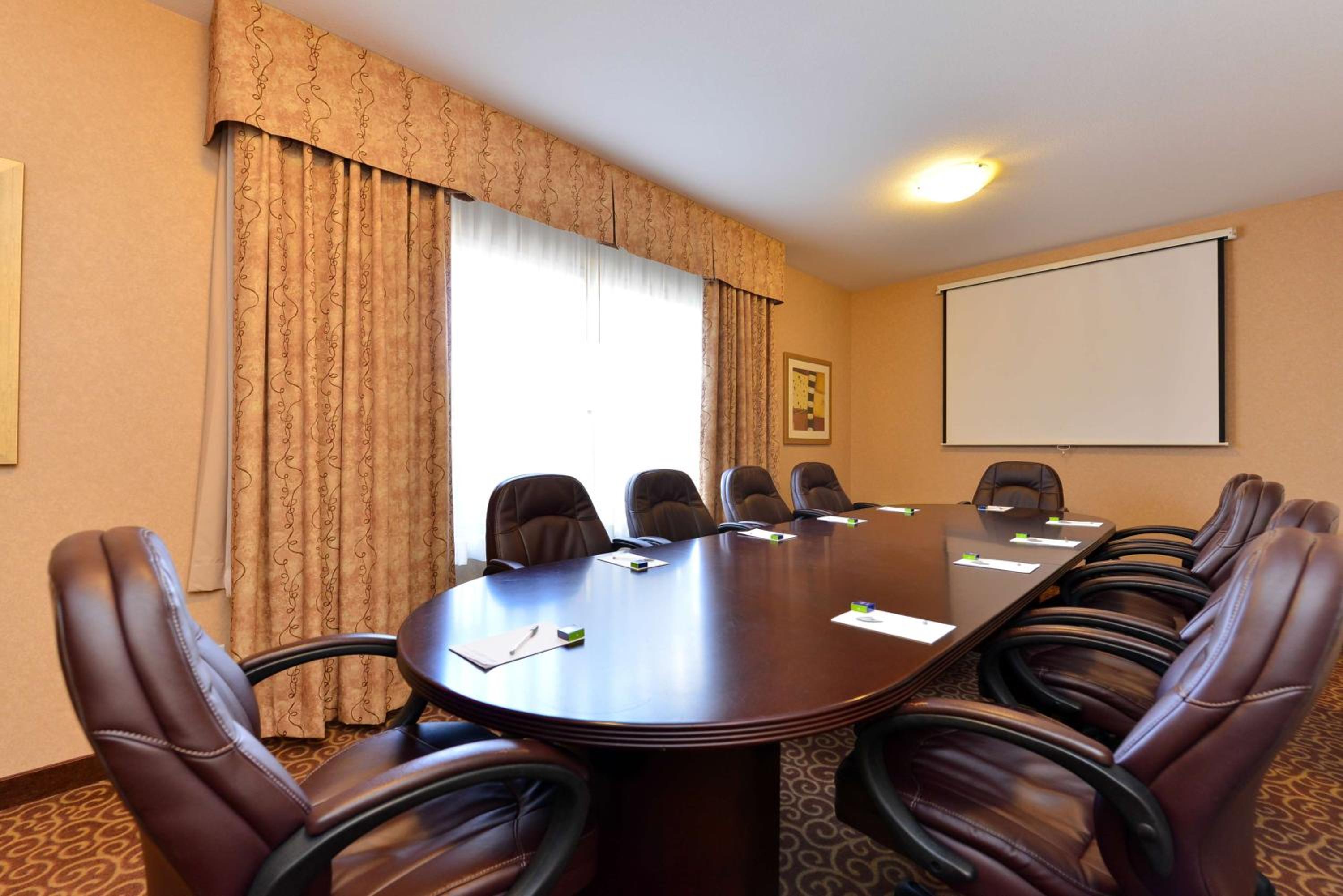 Leduc Vacations - Hampton Inn  Suites by Hilton Edmonton International Airport - Property Image 5
