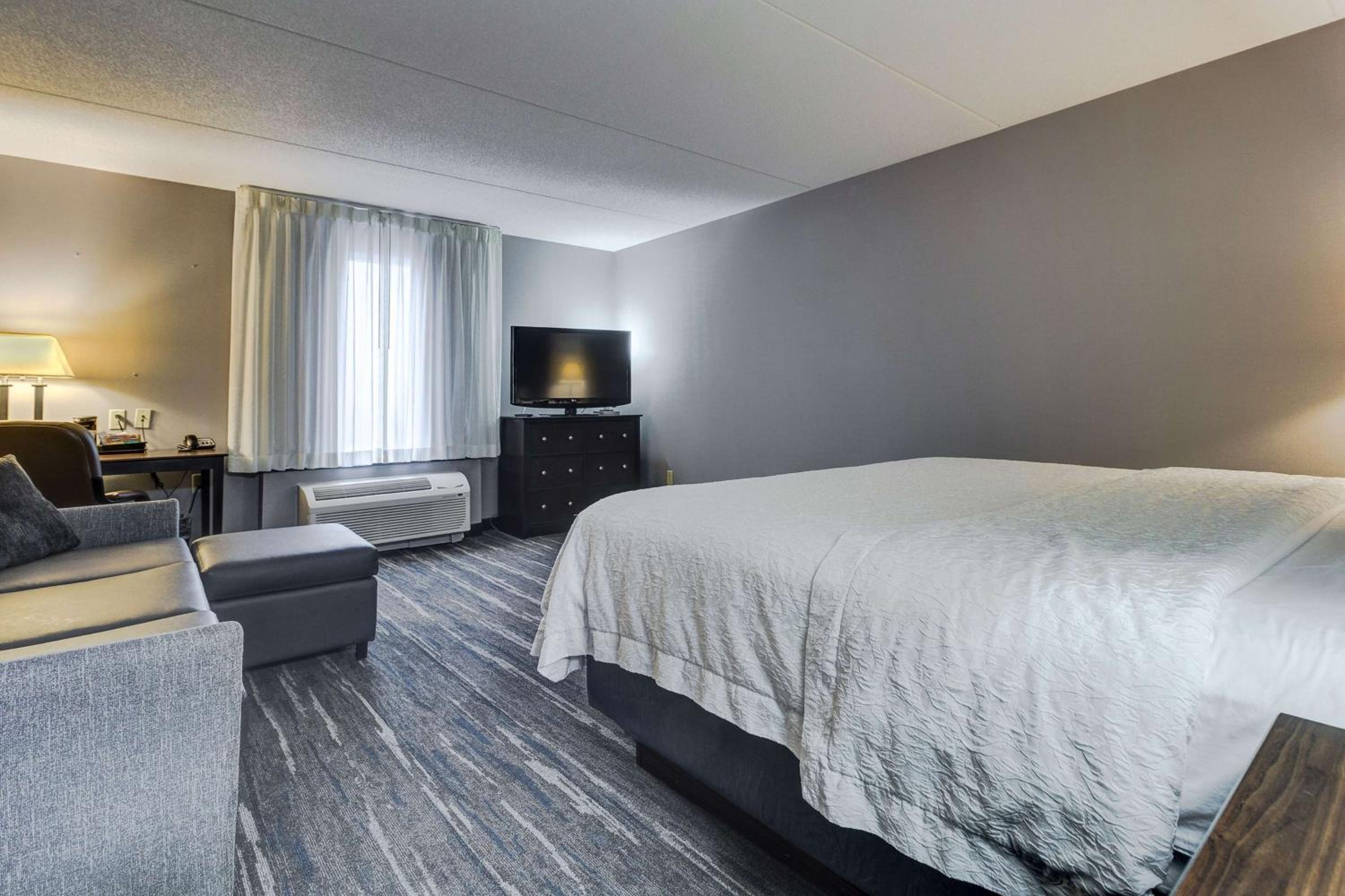 Brantford Vacations - Hampton Inn  Suites by Hilton Brantford - Property Image 1