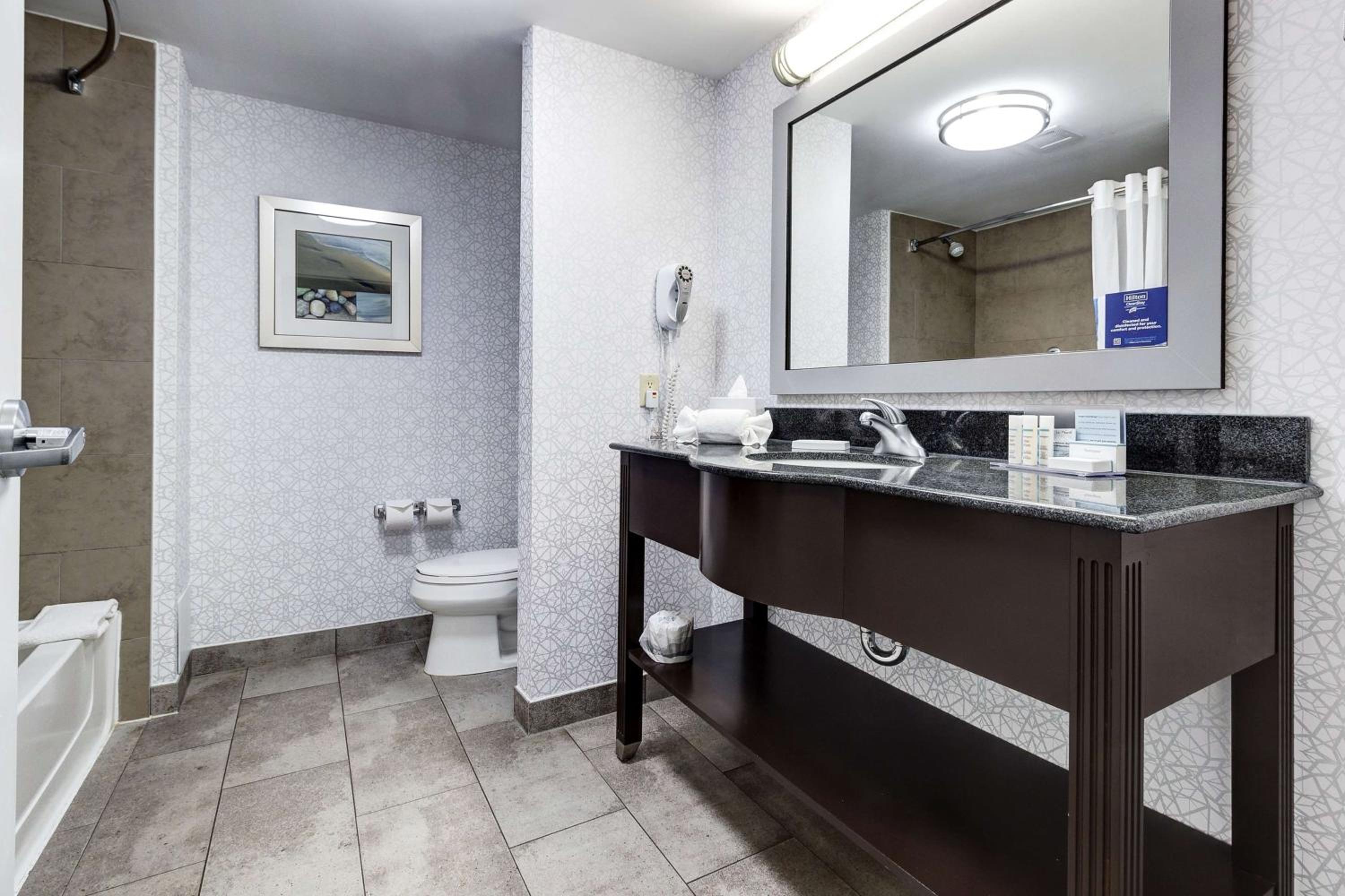 Brantford Vacations - Hampton Inn  Suites by Hilton Brantford - Property Image 15