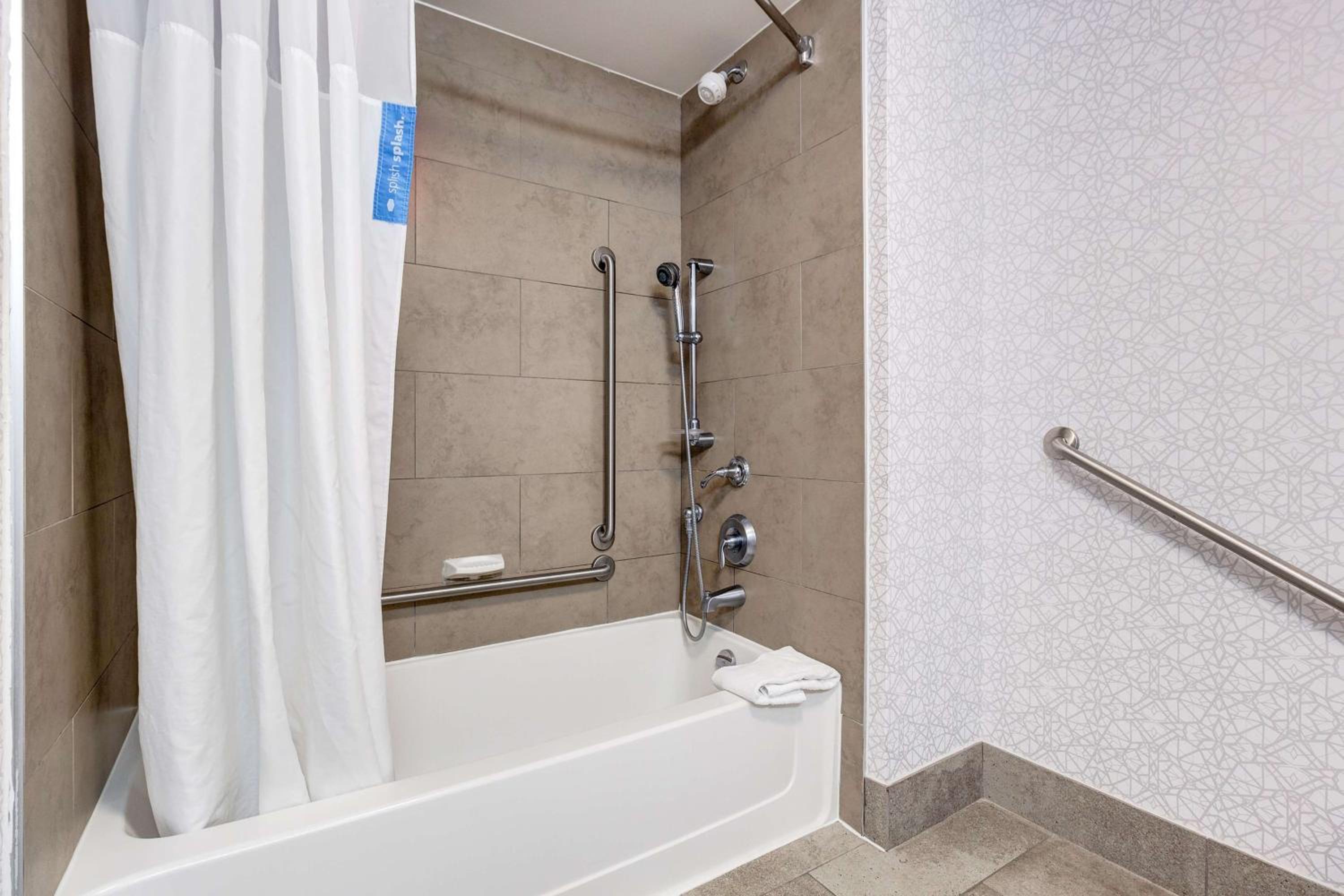 Brantford Vacations - Hampton Inn  Suites by Hilton Brantford - Property Image 30