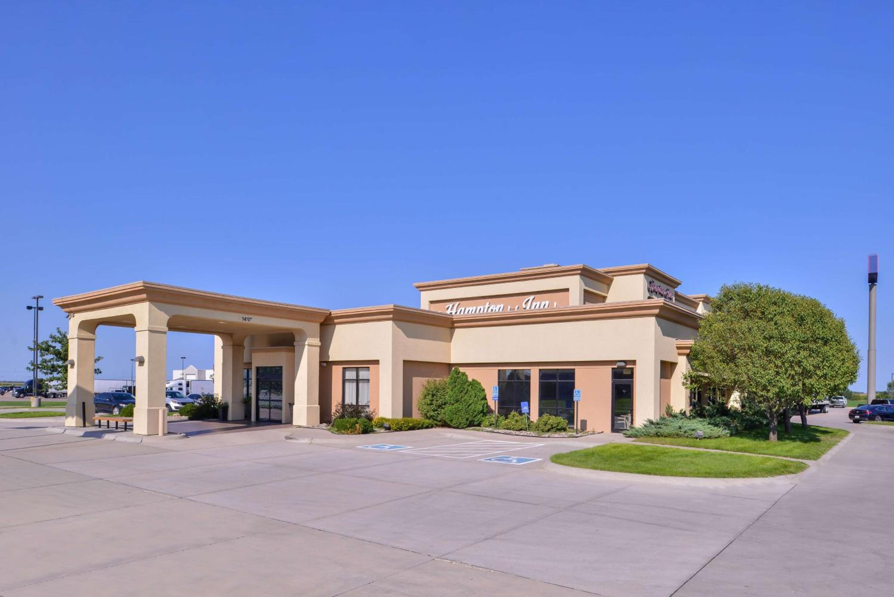 York Vacations - Hampton Inn York - Property Image 1
