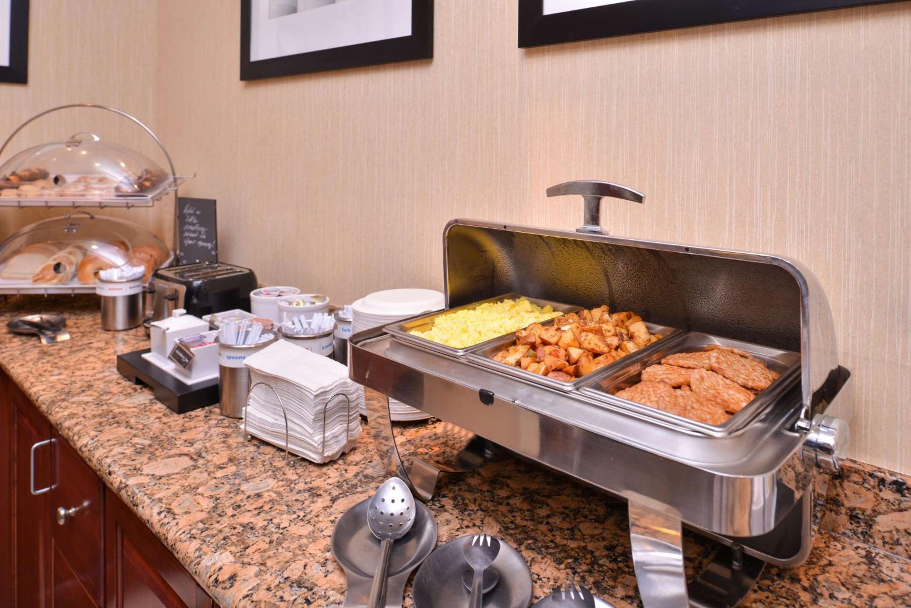 New York City Vacations - Hampton Inn York - Property Image 6