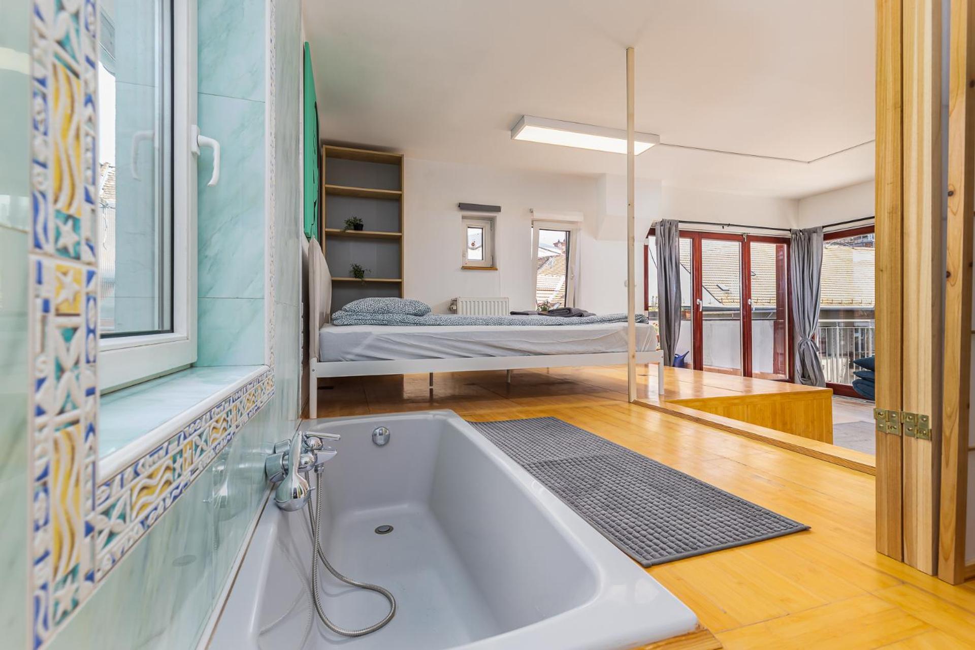 Center PENTHOUSE apartment - HUGE TERRACE and FREE PARKING - Tram/Metro - AC view 2
