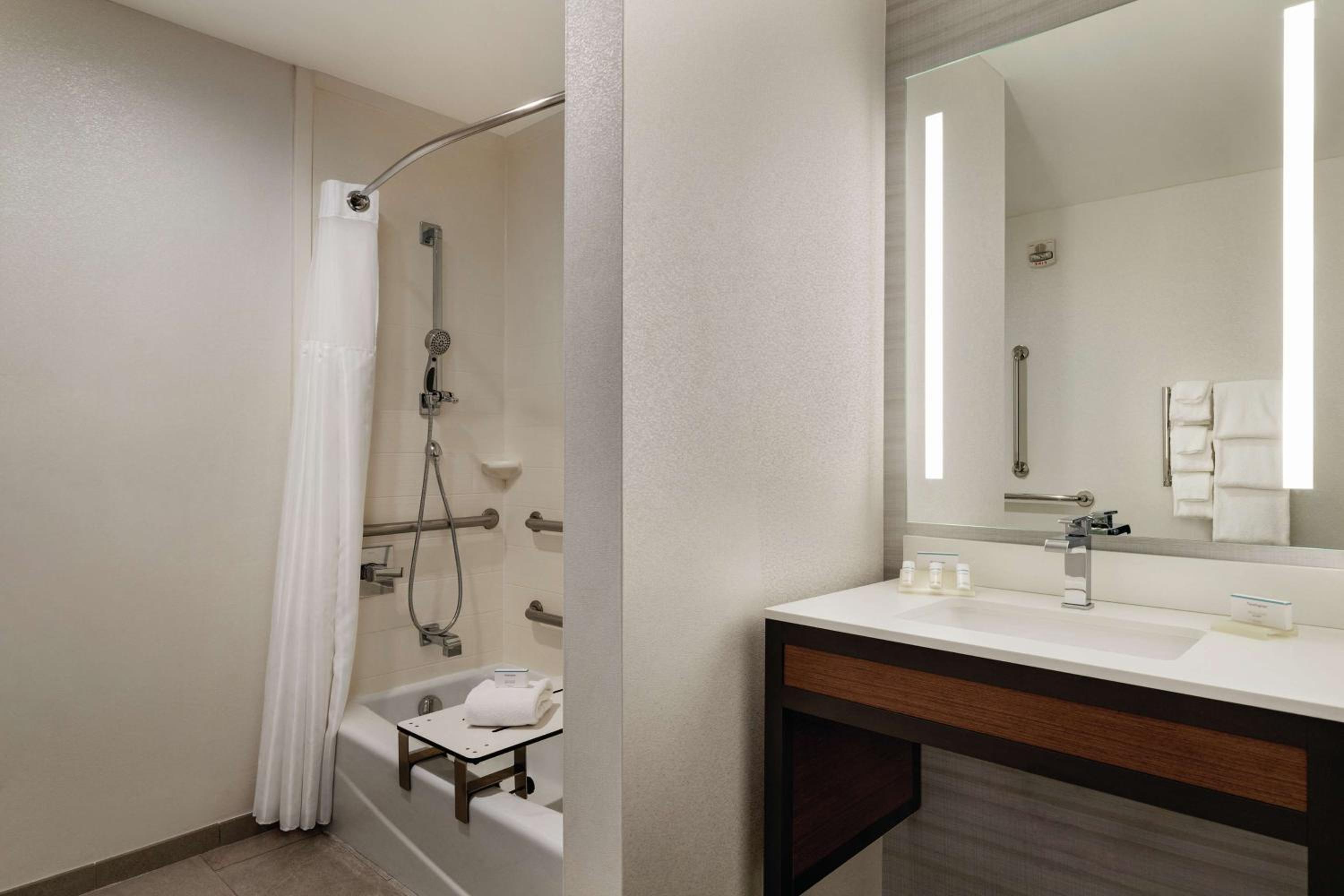Oxford Vacations - Hilton Garden Inn Oxford/Anniston, AL - Property Image 16
