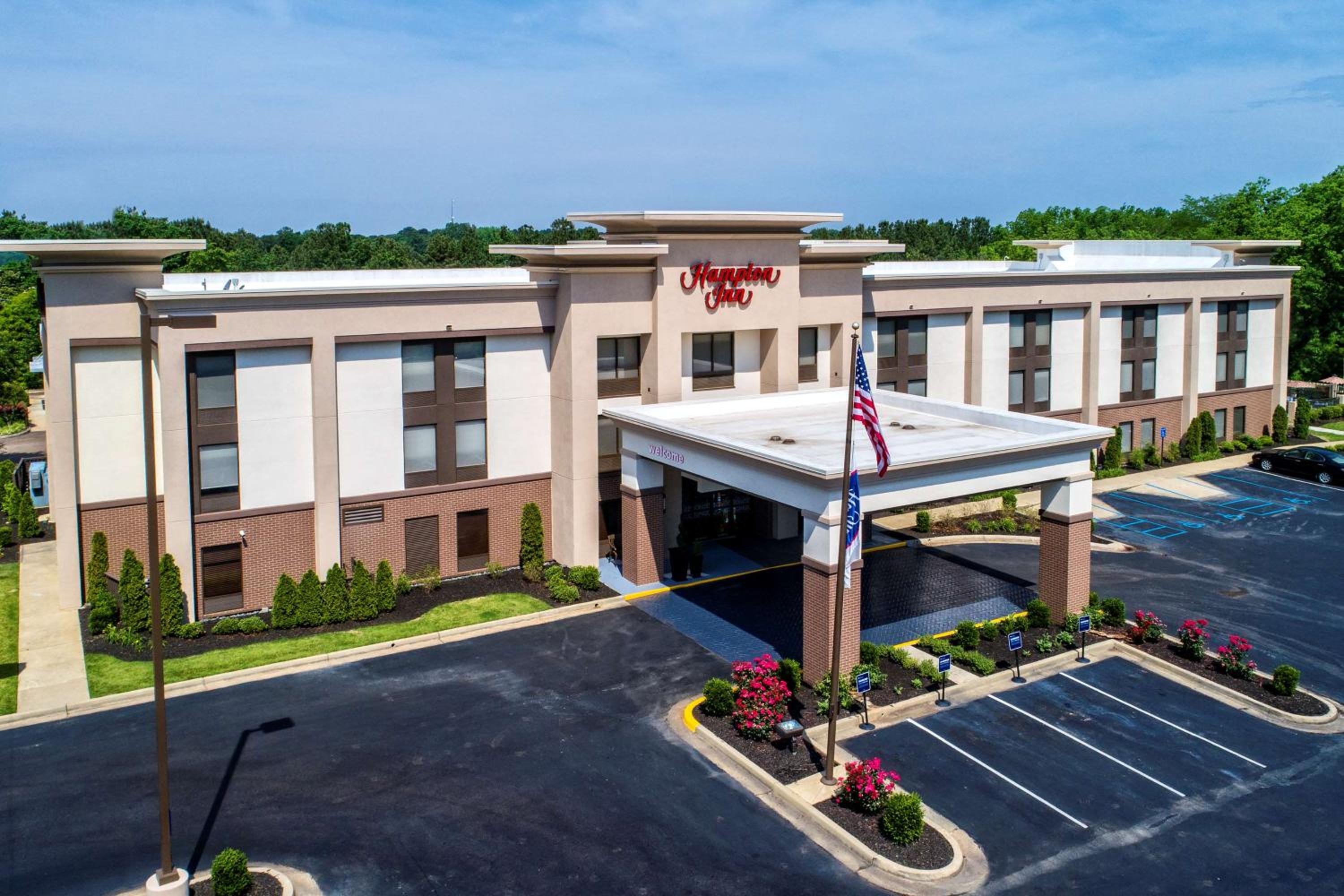 Hotel Hampton Inn Batesville - Image 1