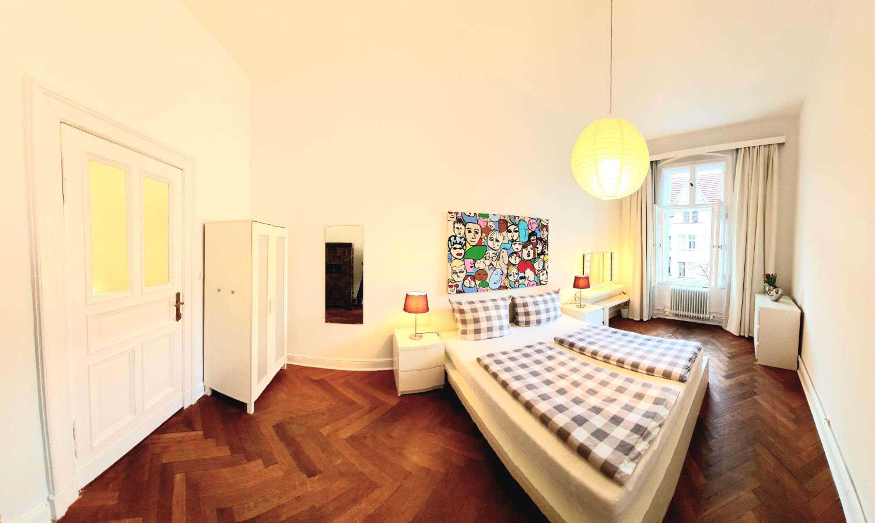Apartment 3 large rooms with 2 separate bedbrooms close to city centre near Kudamm and KaDeWe