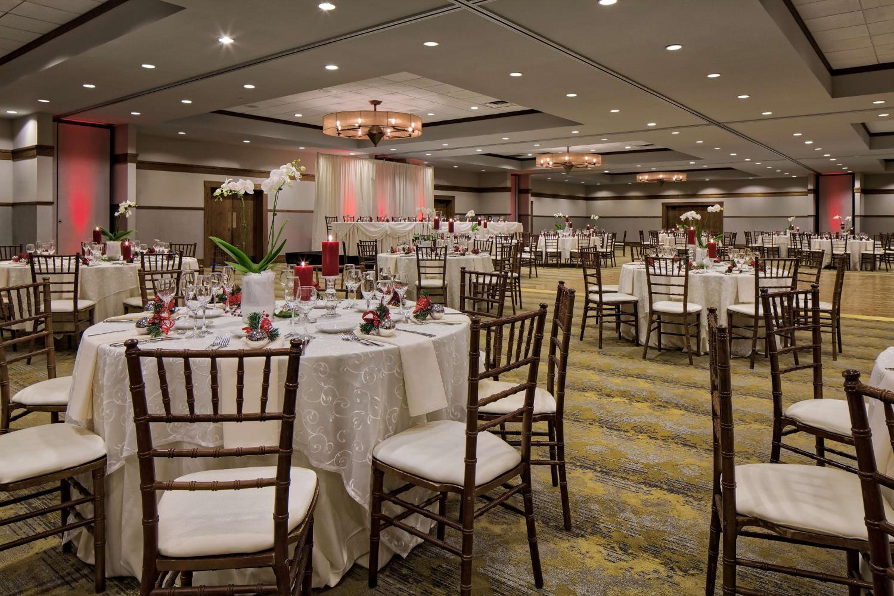 DoubleTree by Hilton Libertyville-Mundelein - Property Image 10