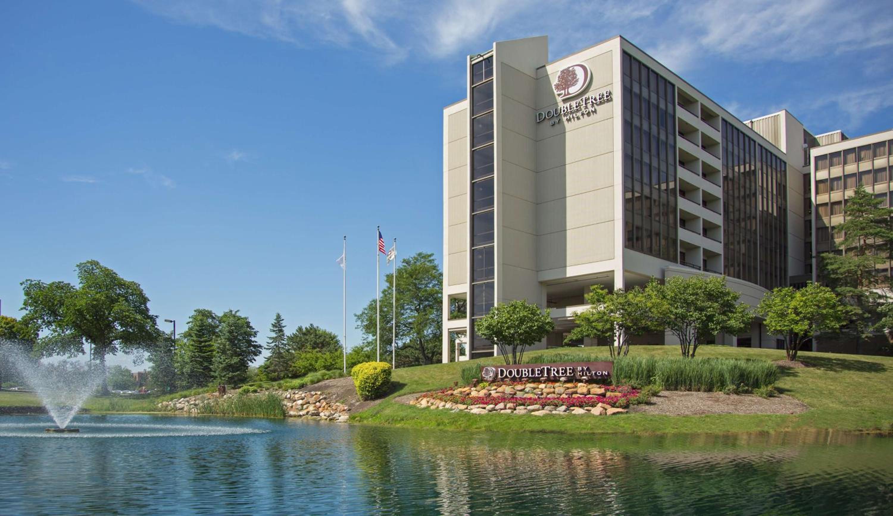 Hotel DoubleTree by Hilton Chicago - Oak Brook - Image 1