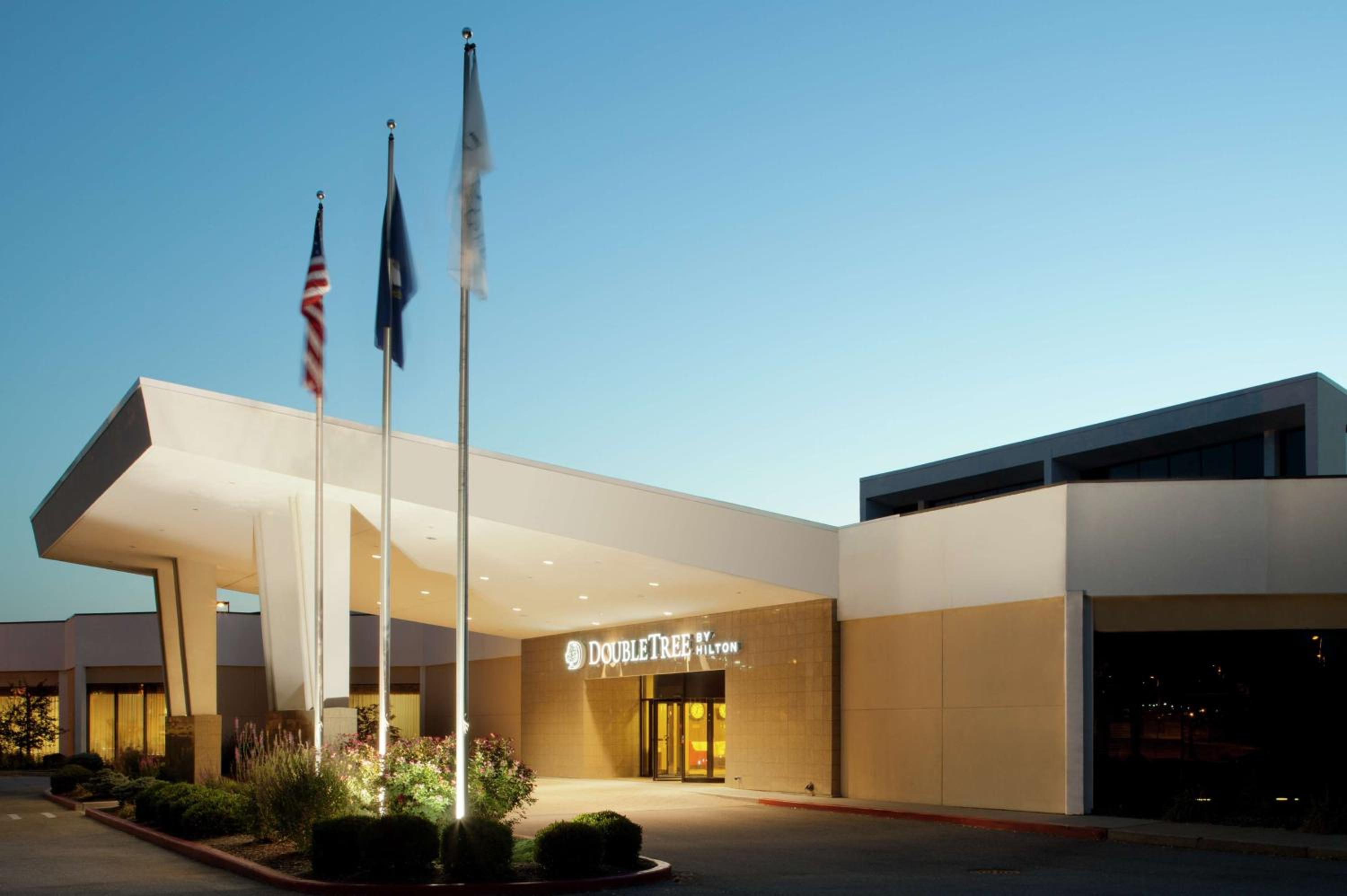 Hotel DoubleTree by Hilton Cincinnati Airport - Image 1