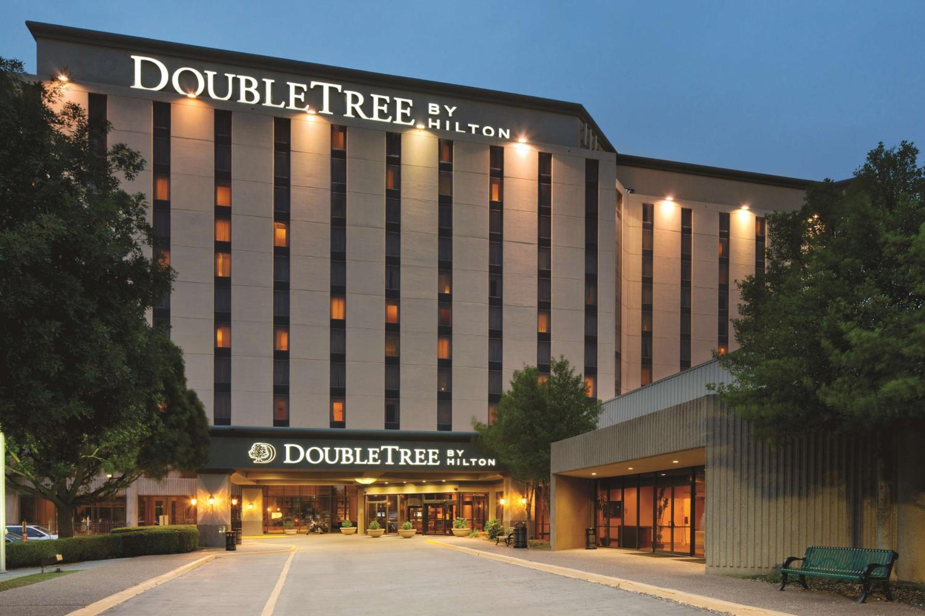 Hotel DoubleTree by Hilton Dallas Near the Galleria - Image 1