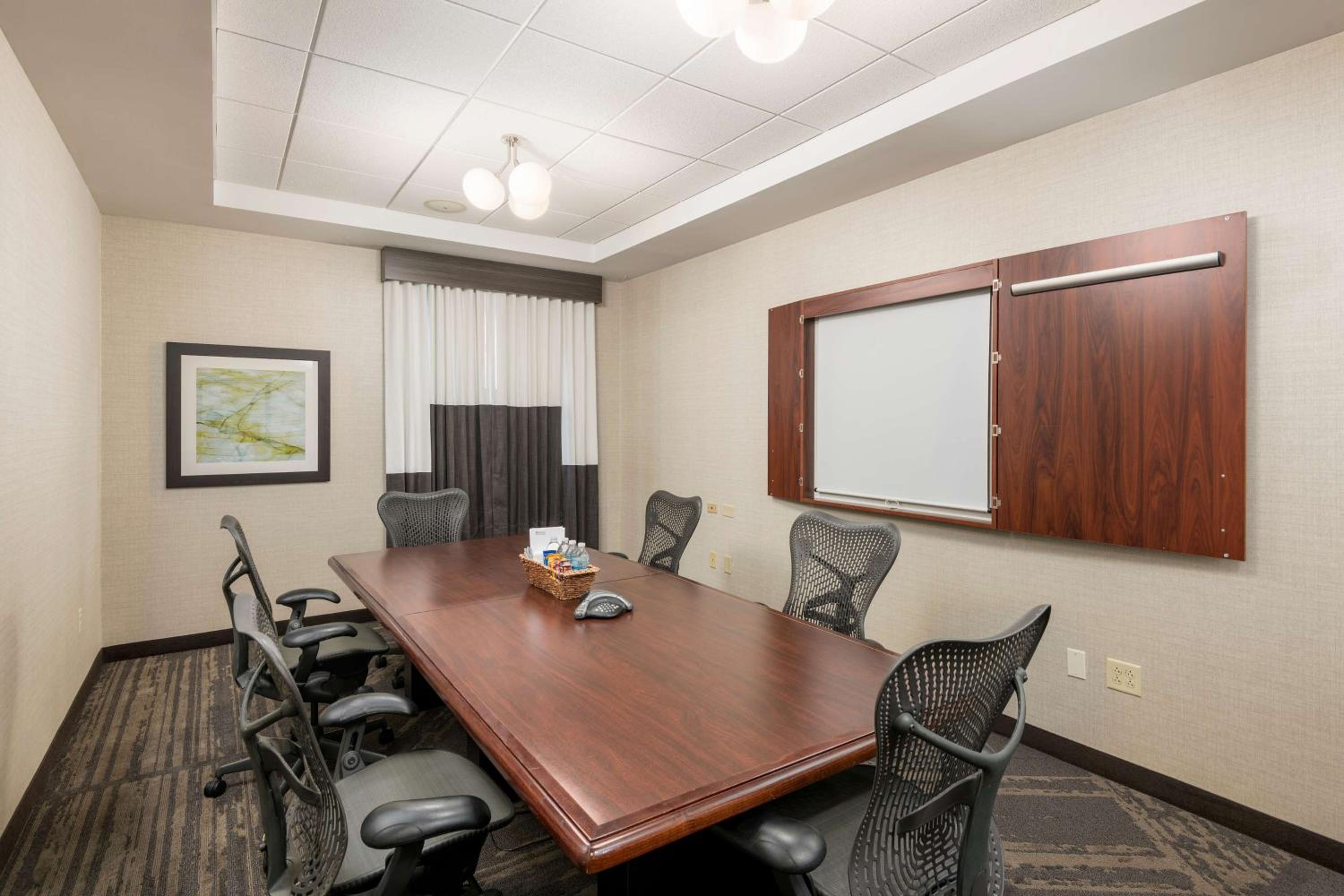 Hilton Garden Inn Silver Spring White Oak - Property Image 13