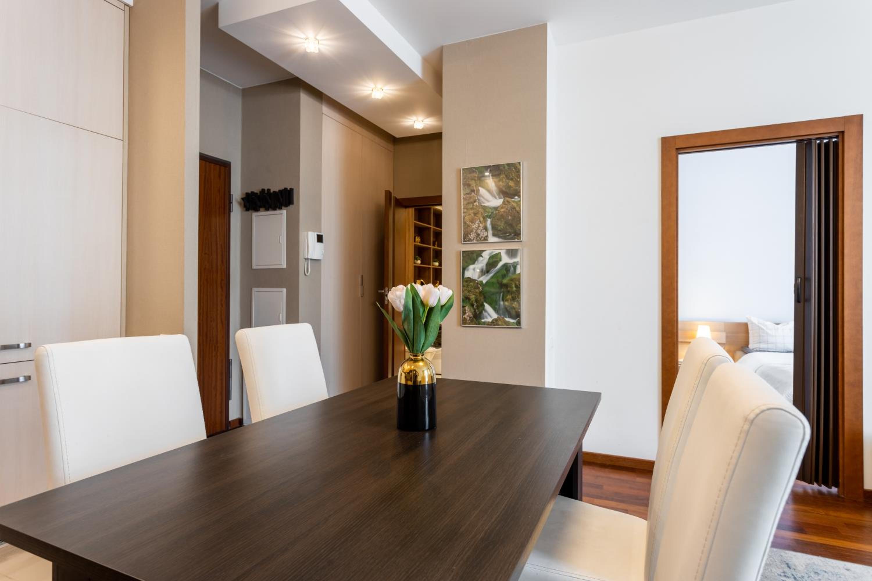 Golden Apartments Warsaw - Bright & Stylish, Stawki Street