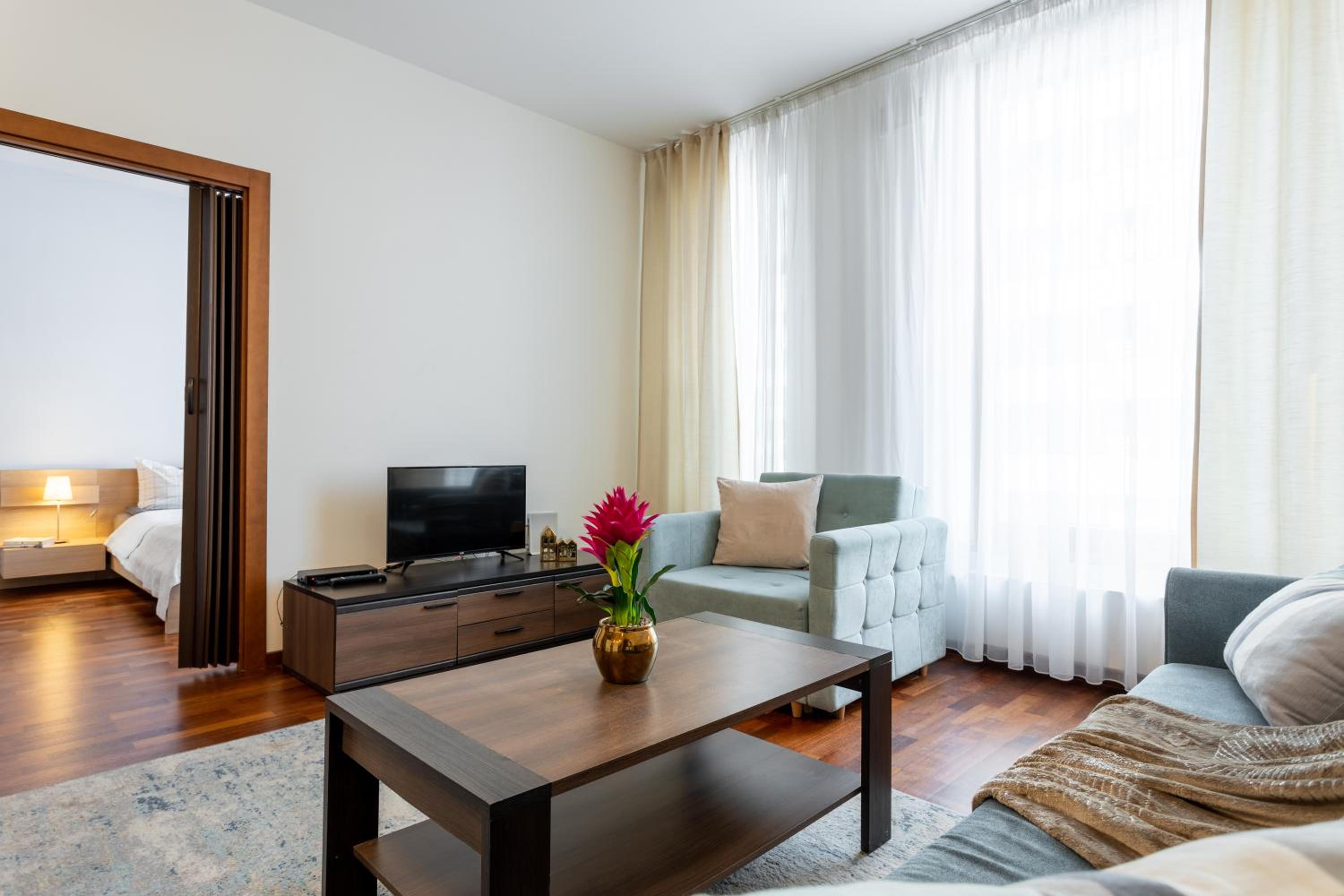 Golden Apartments Warsaw - Bright & Stylish, Stawki Street