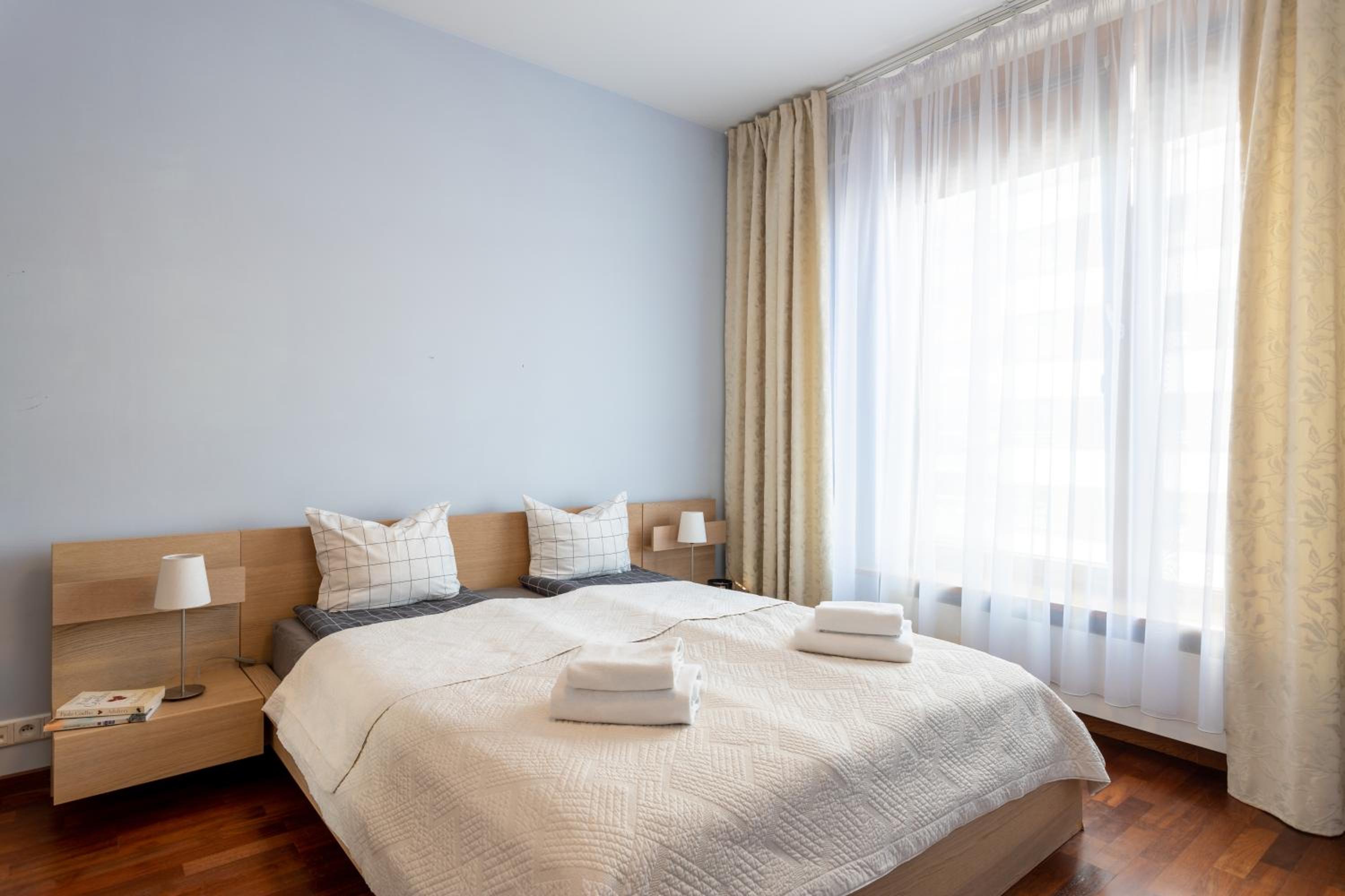 Golden Apartments Warsaw - Bright & Stylish, Stawki Street