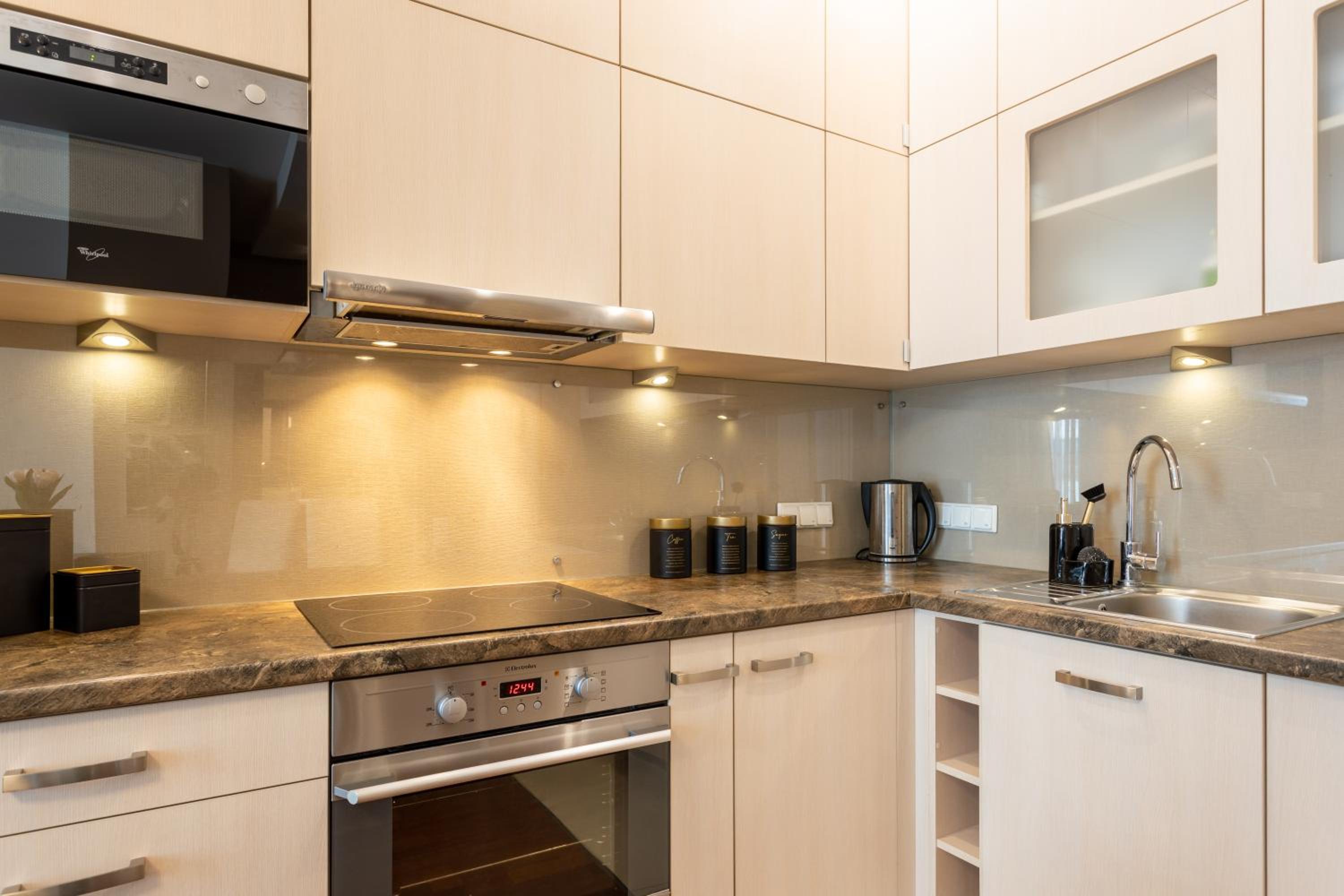 Golden Apartments Warsaw - Bright & Stylish, Stawki Street