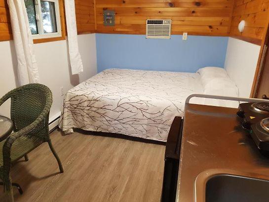 Living Waters Guest Cottage Motel, Kincardine Guest Resort