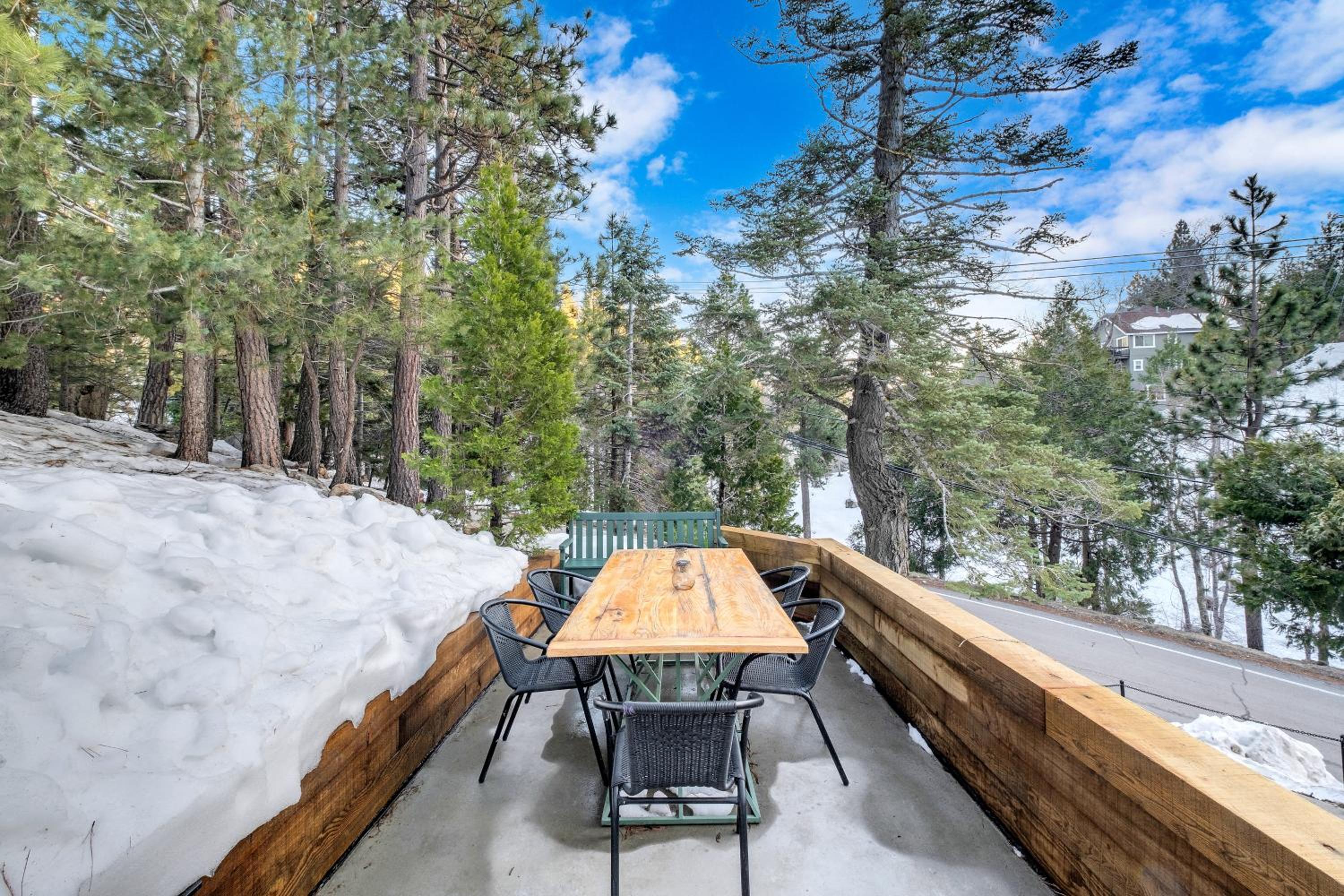 The Mod Lodge - Lake Arrowhead view 2