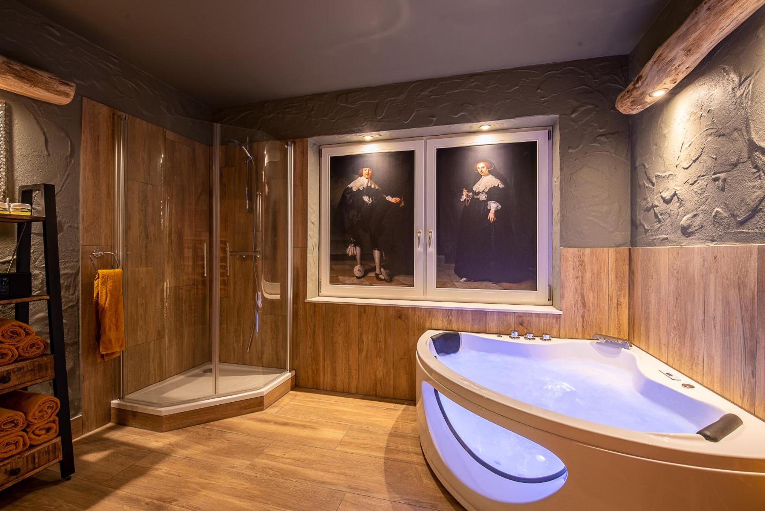 Einzigartige Traumwohnung mit Whirlpool & Sauna bietet Luxus und Erholung