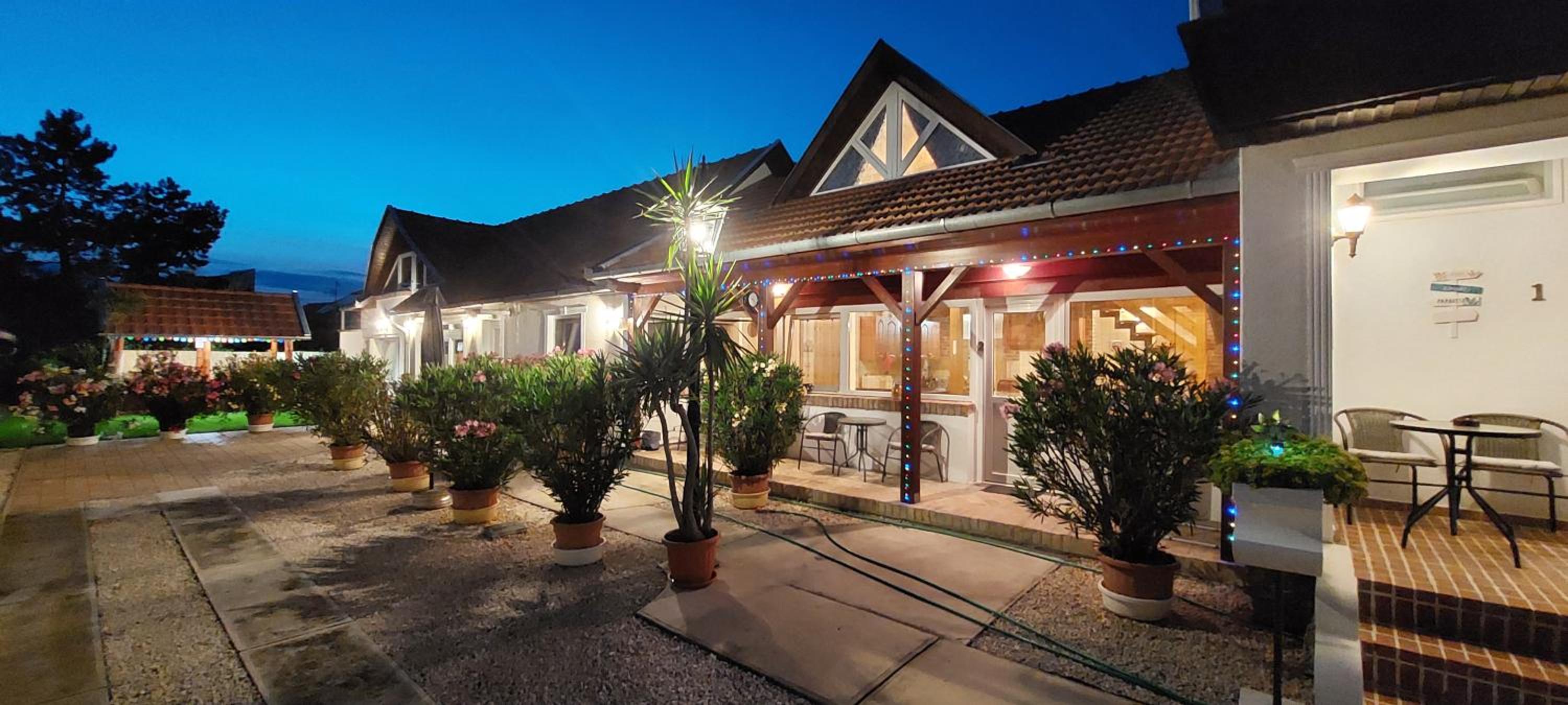 Hotel Teodor Apartman - Image 1