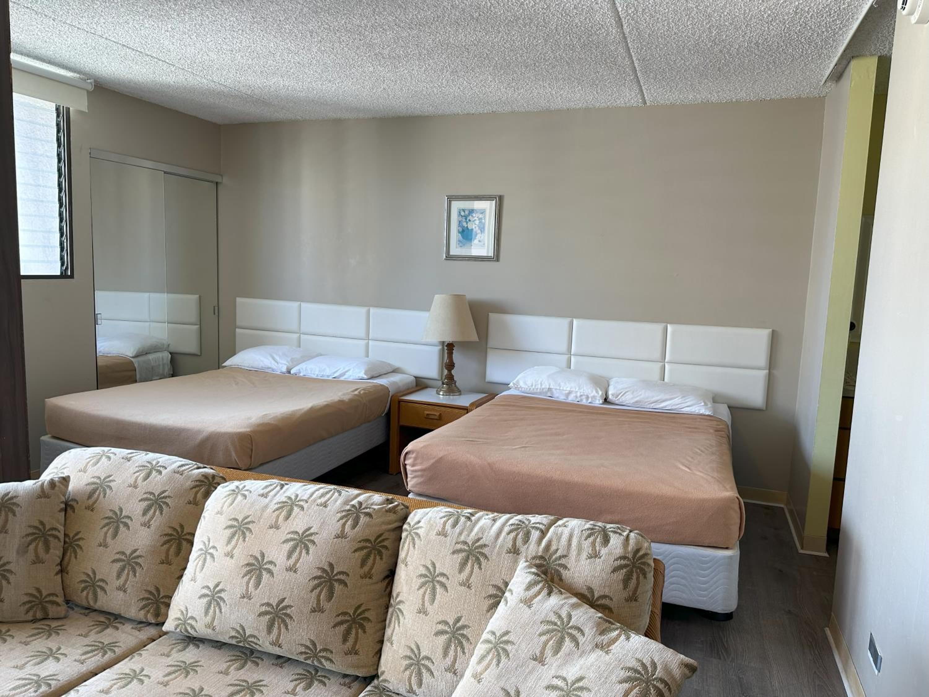 Royal Kuhio 2303 - Spacious Studio with Stunning Mountain Views in the Heart of Waikiki! view 4