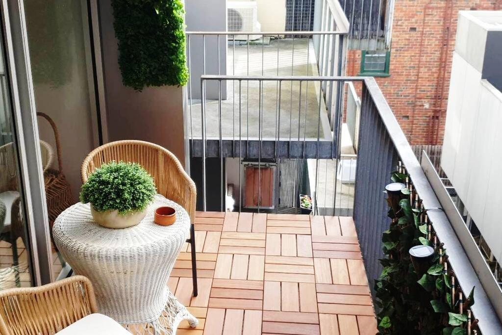 Cosy Beach Apartment with Free Secure Car Park
