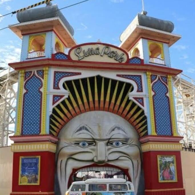 Cosy Beach Apartment with Free Secure Car Park