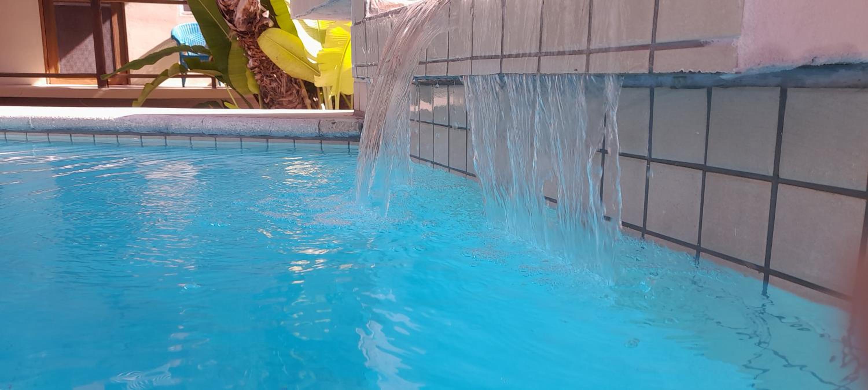 Amanda's Place Yellow Studio - Pool and Tropical garden
