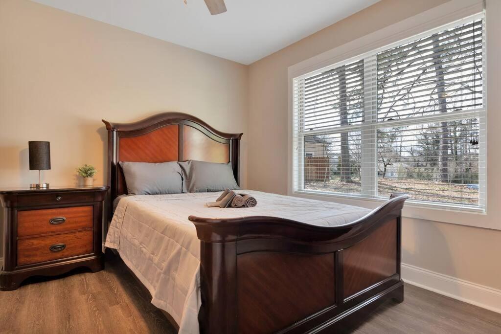 Spacious 4-bedroom Marietta Home w/ free parking view 5