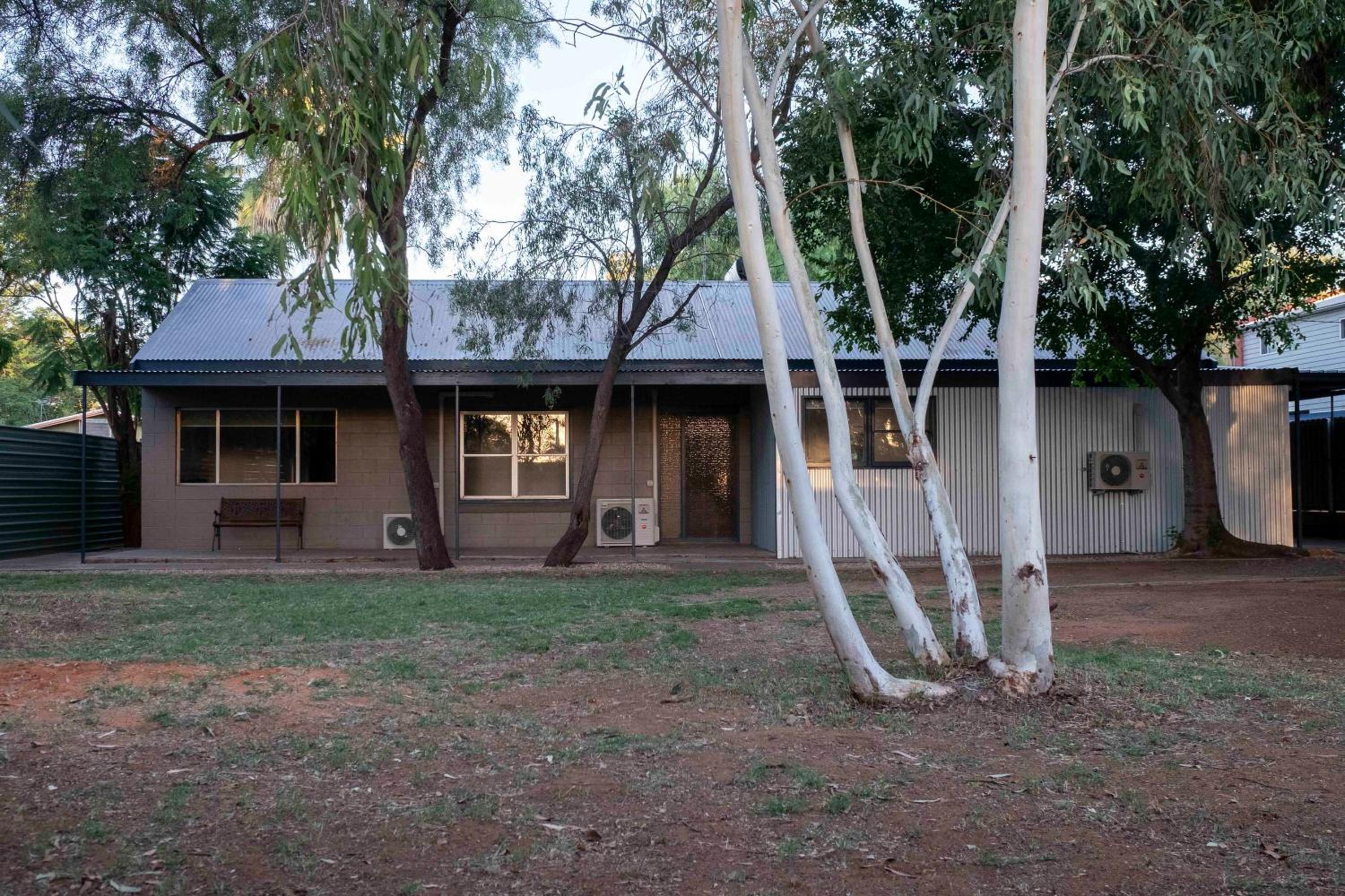 Alice Springs Vacations - 4 Bedrooms, 2 Bathrooms in Alice Springs - Property Image 1