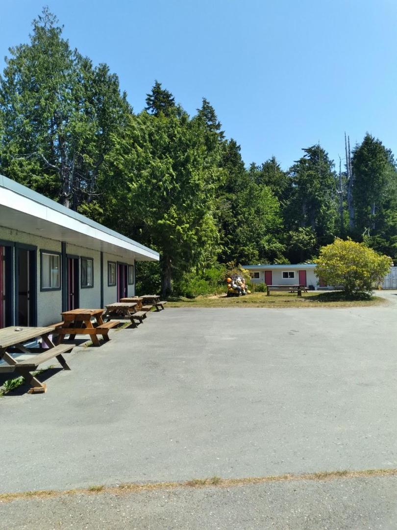 Dolphin Motel