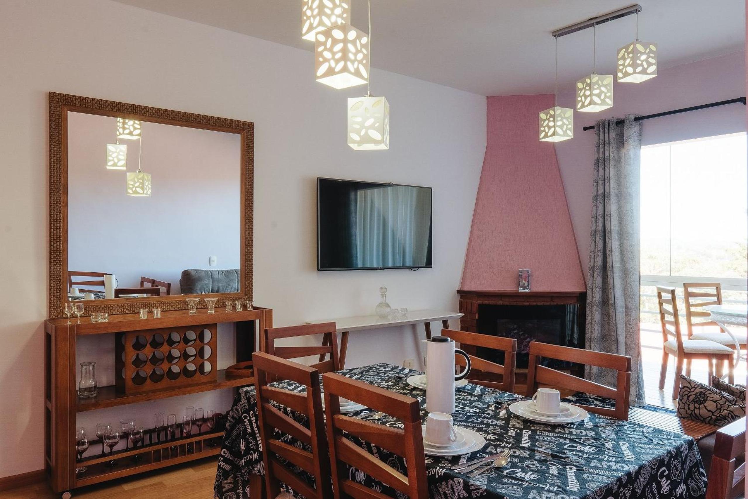 Apt with electric fireplace near Pico do Imbiri