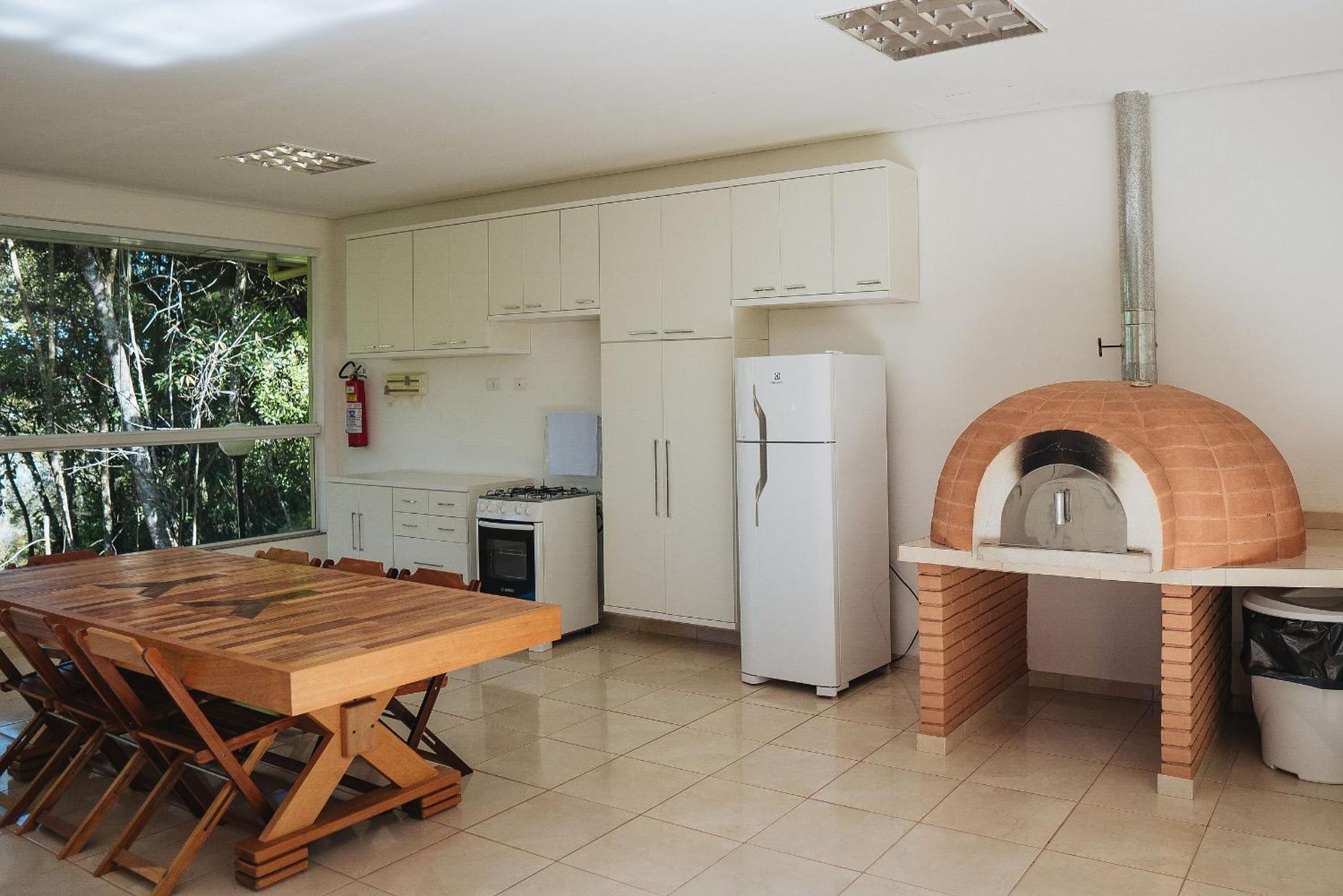 Apt with electric fireplace near Pico do Imbiri