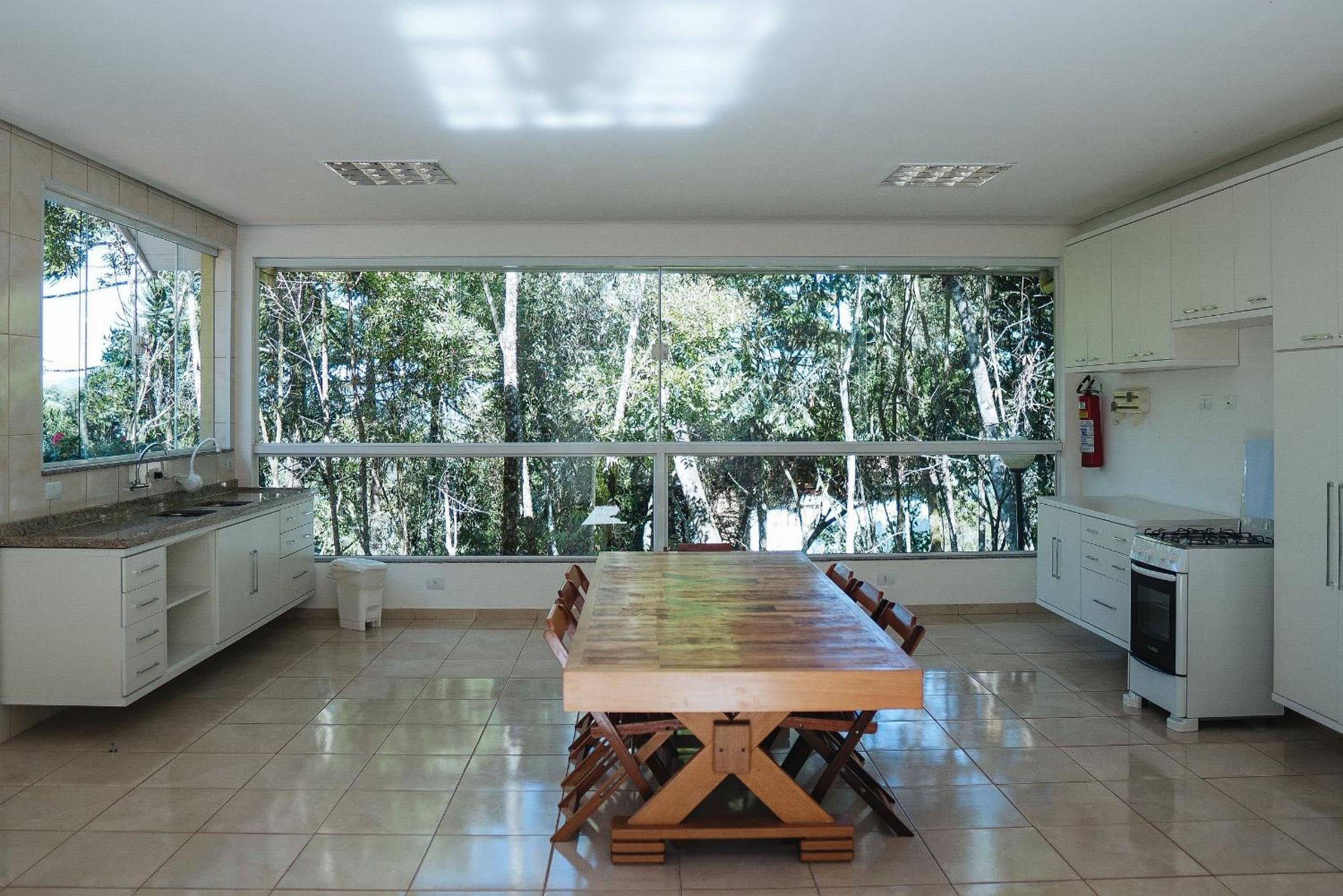 Apt with electric fireplace near Pico do Imbiri